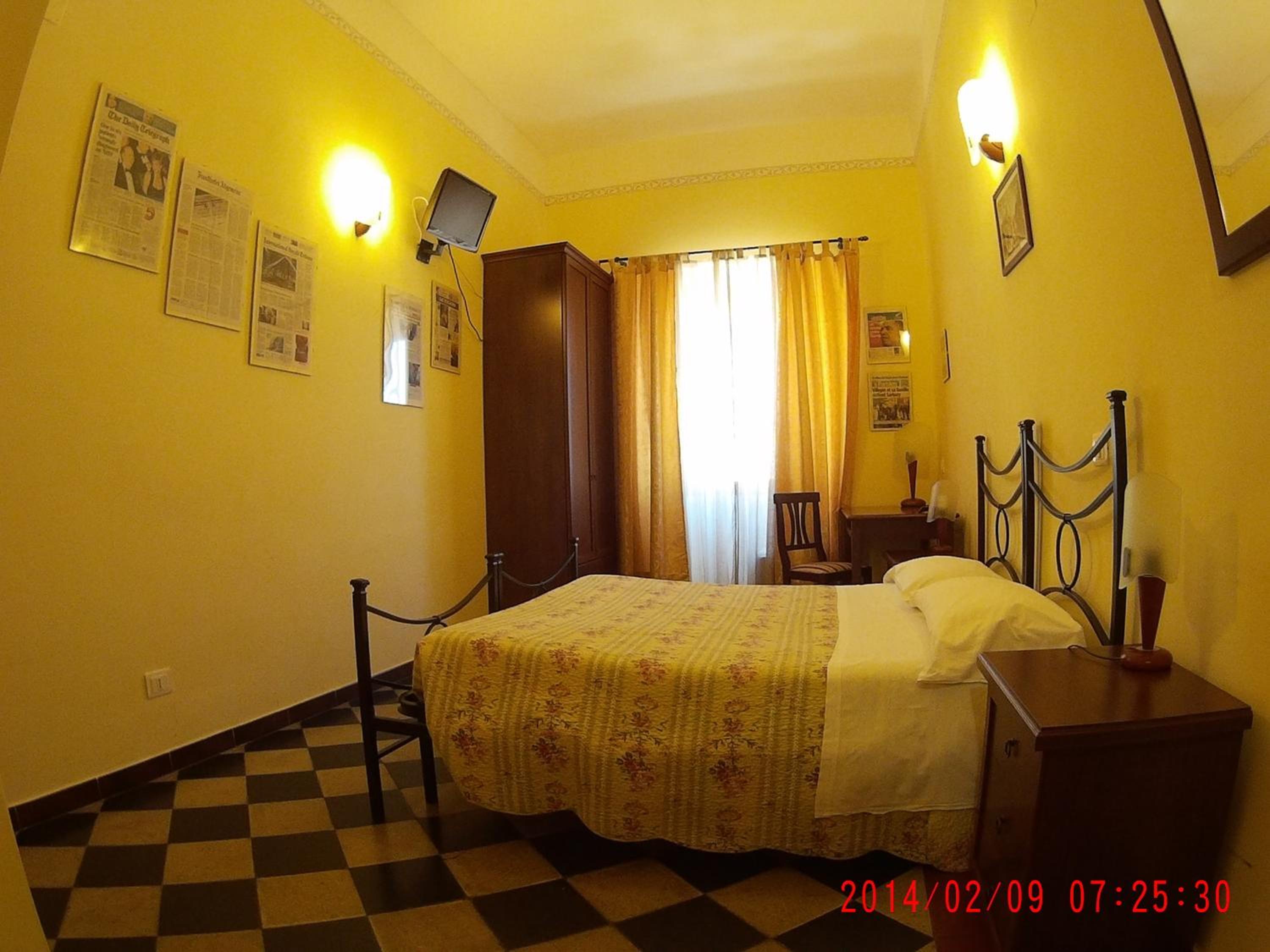 Double Room - Photo 7