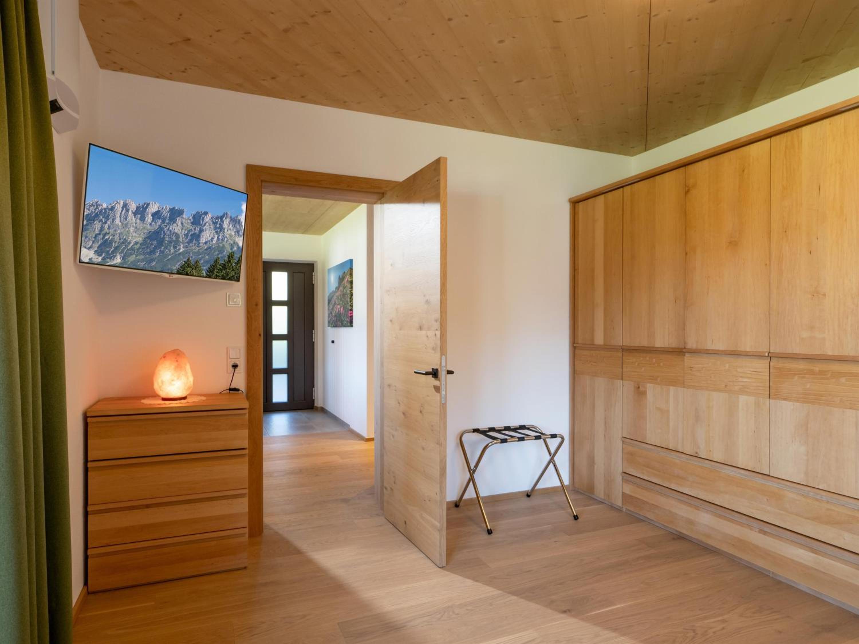 One-Bedroom Apartment with Shower photo 2
