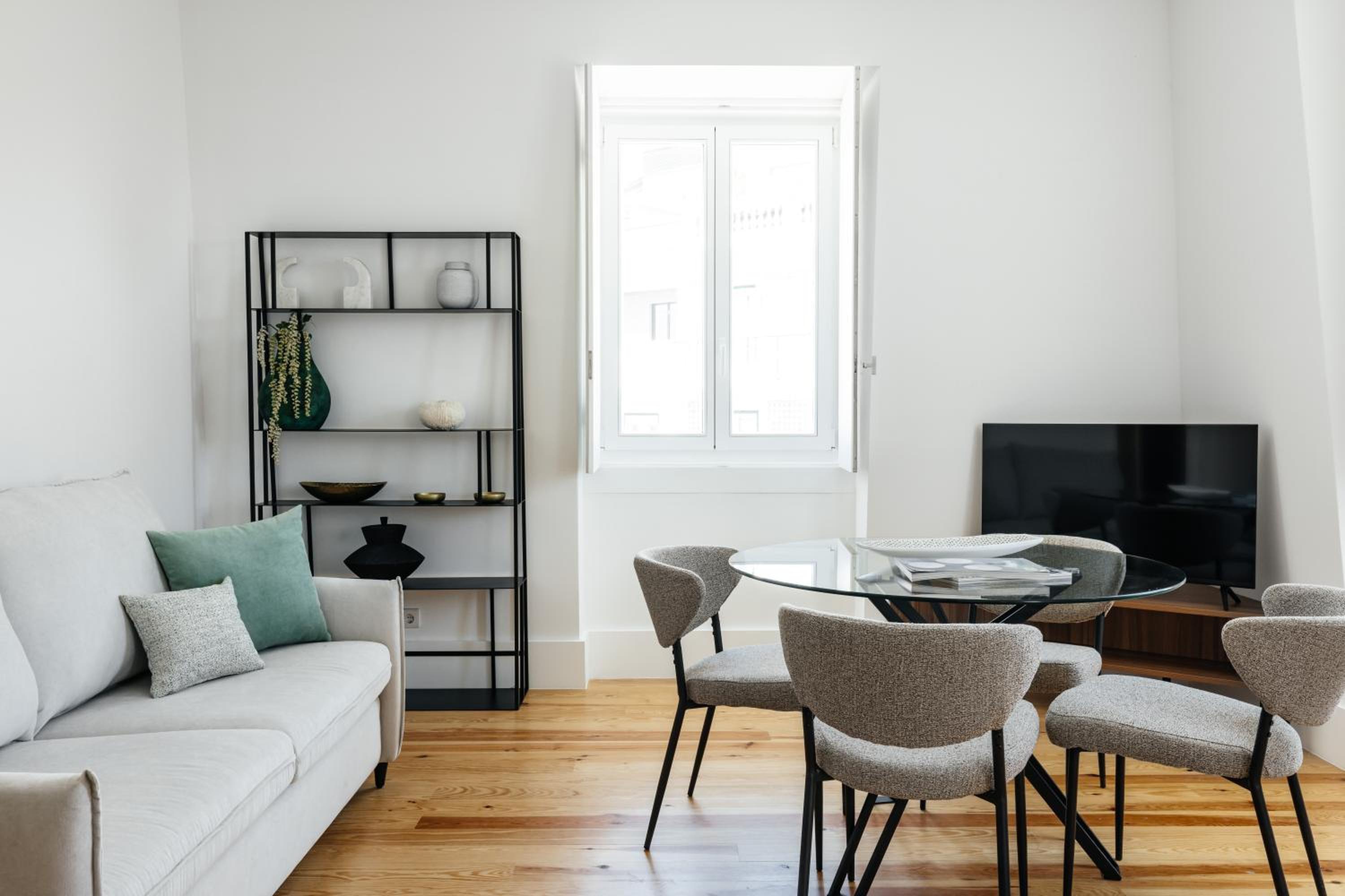 One-Bedroom Apartment - Photo 12