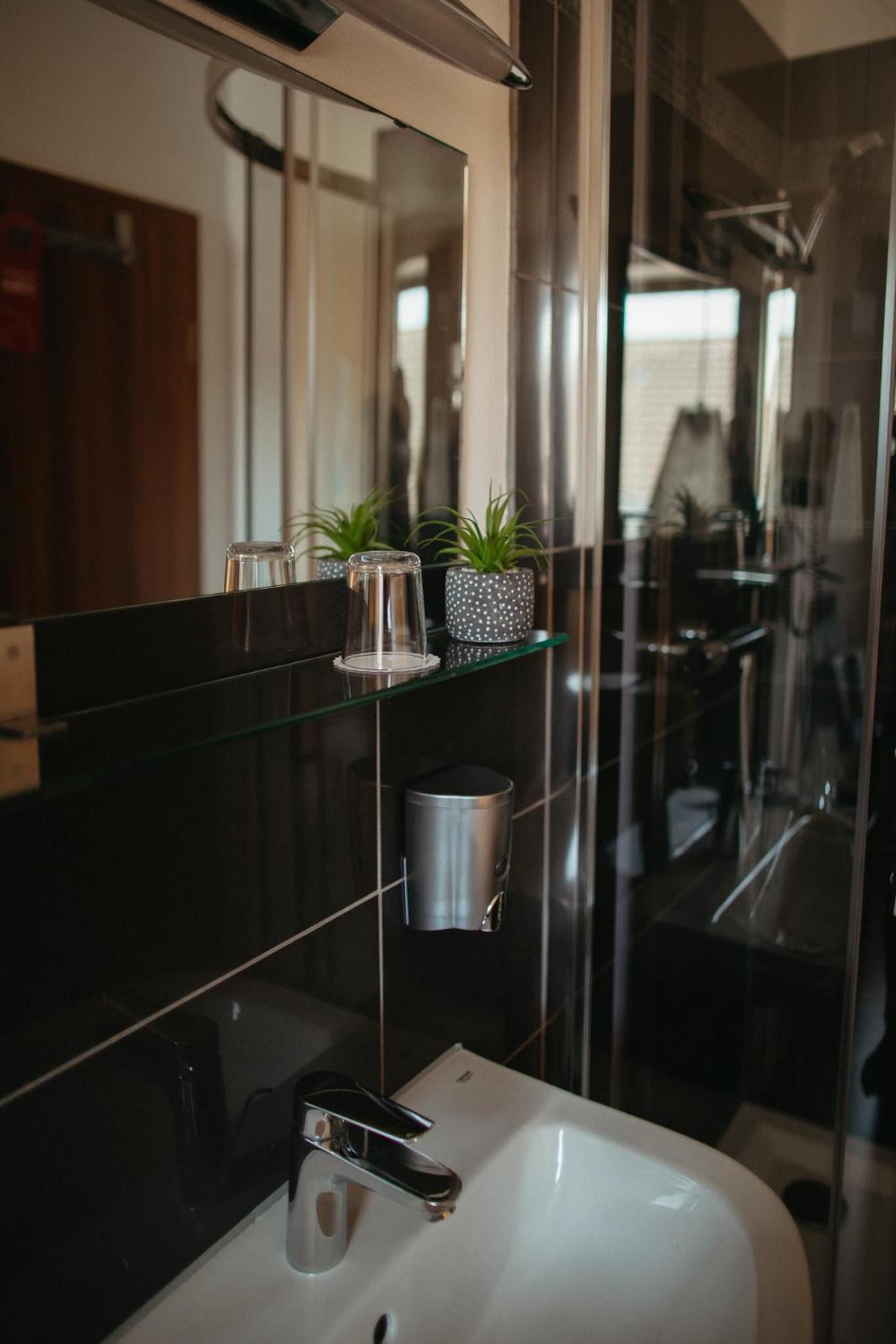 Single Room with Shared Toilet photo 2