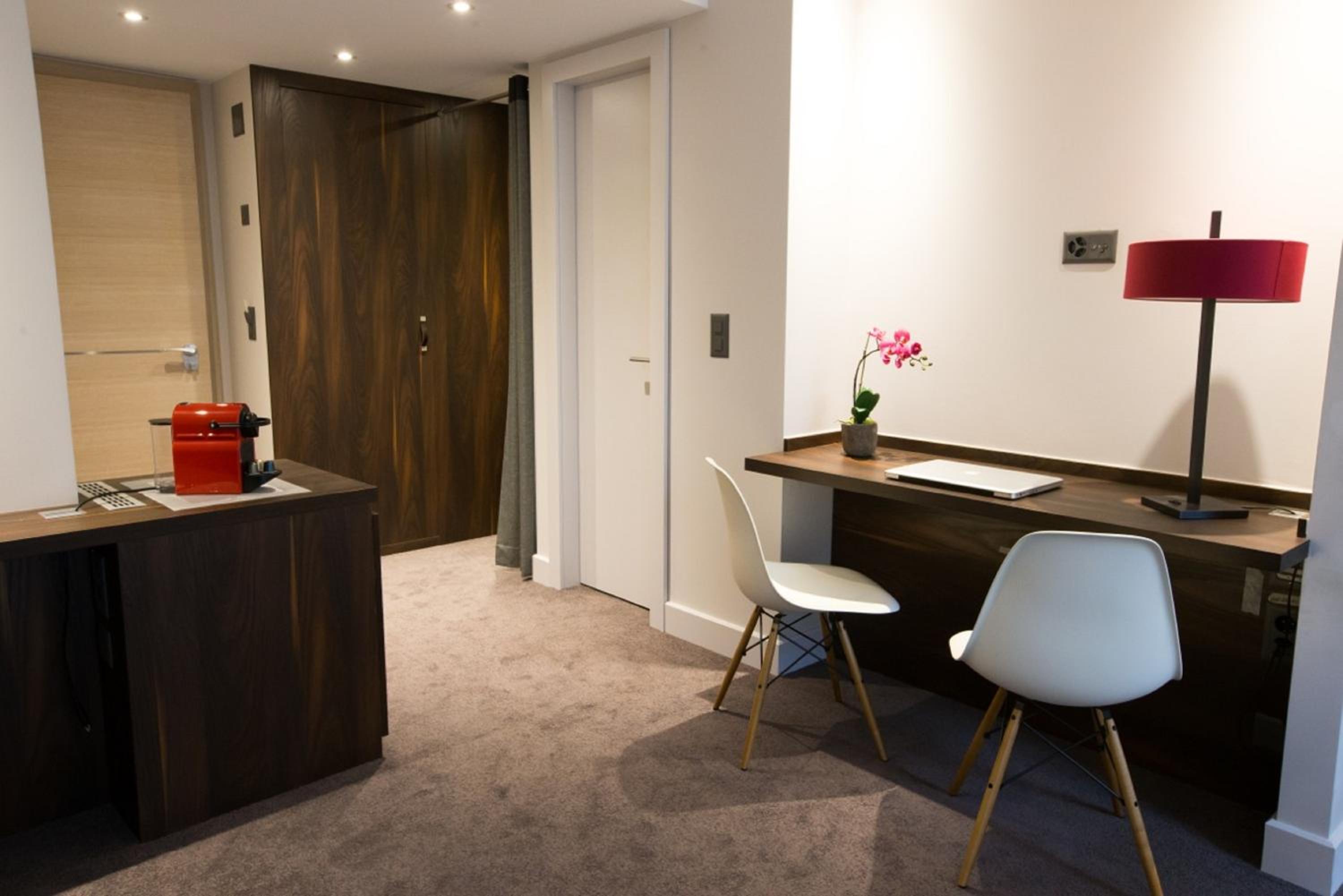 Suite - Photo 12