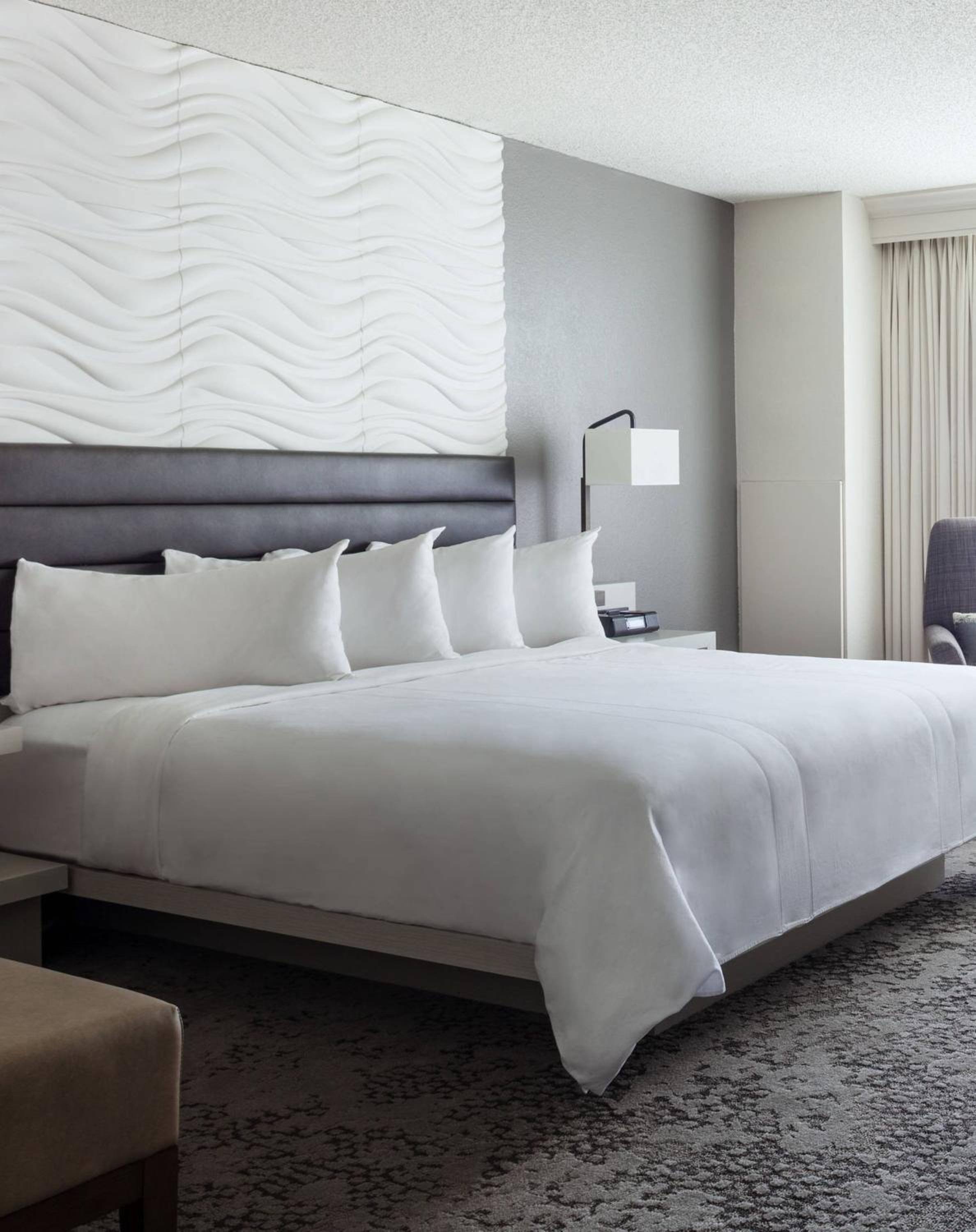 Larger Guest room, 1 King, High floor
