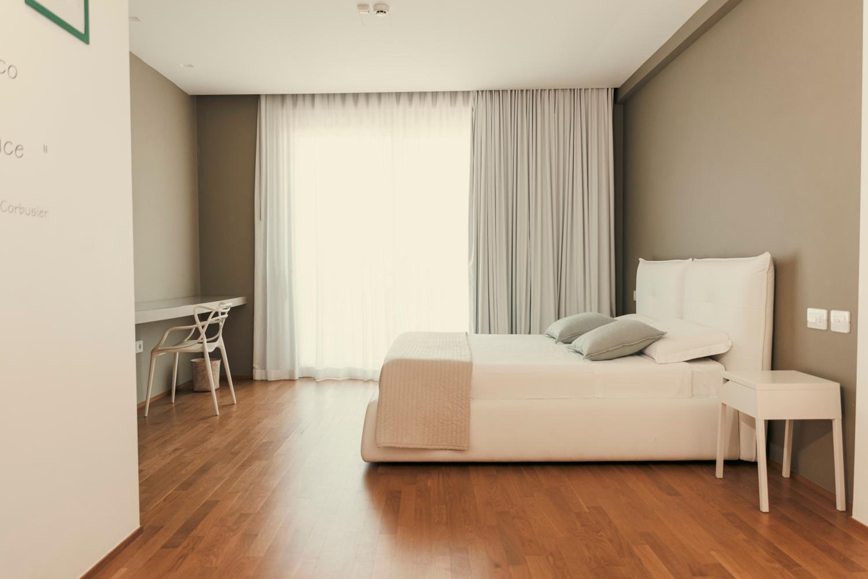 Superior Double Room with Balcony - Photo 12