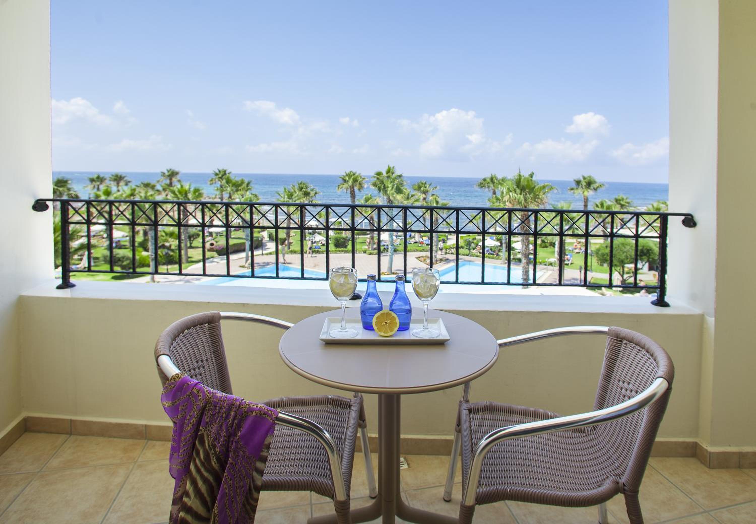 Standard Double or Twin Room with Sea View - Photo 6