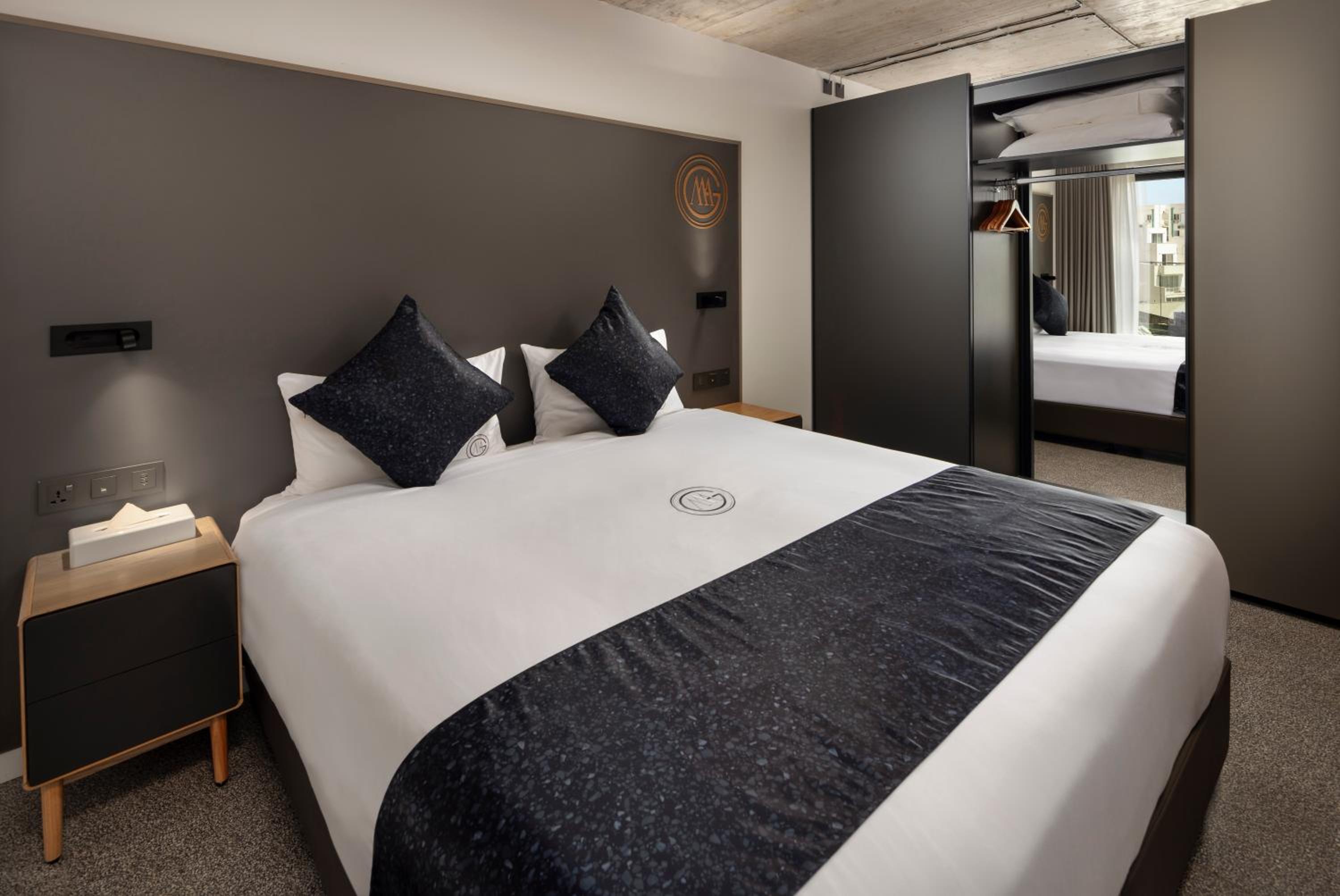 Family Suite with Harbor View - Photo 2