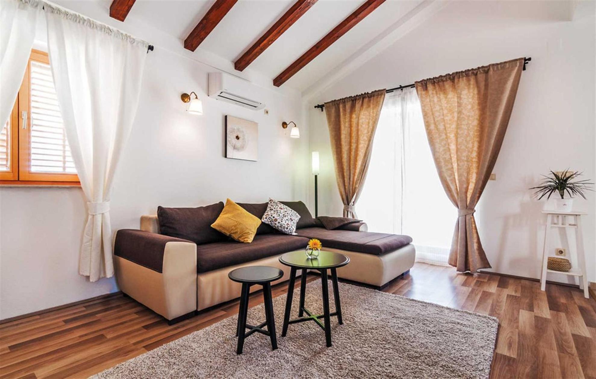 Four-Bedroom House photo 3