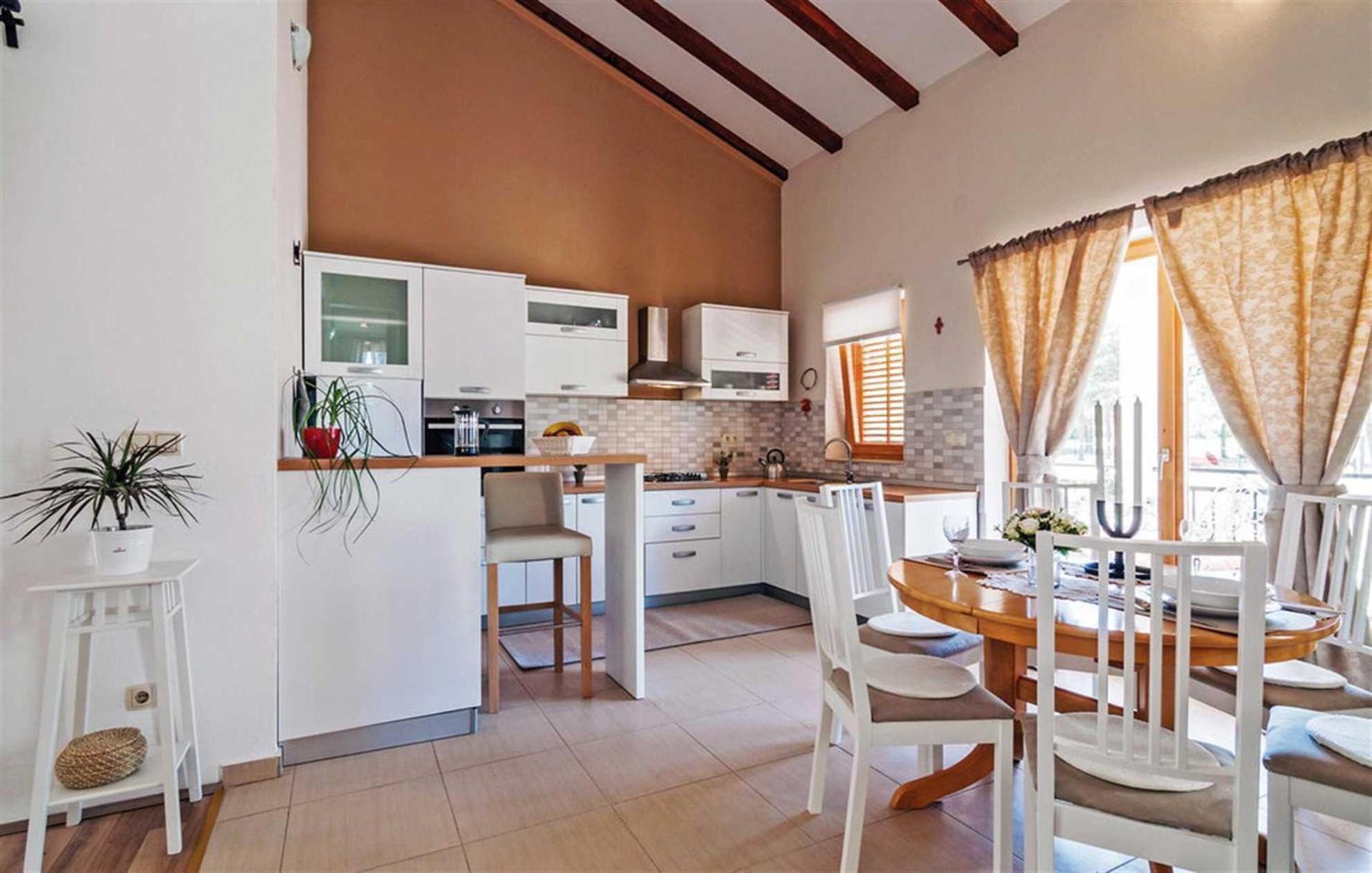 Four-Bedroom House photo 2