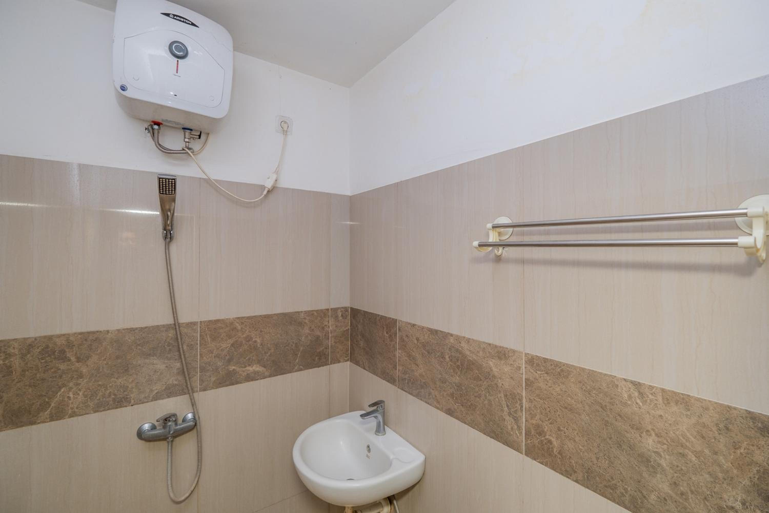 Double Room - Photo 11