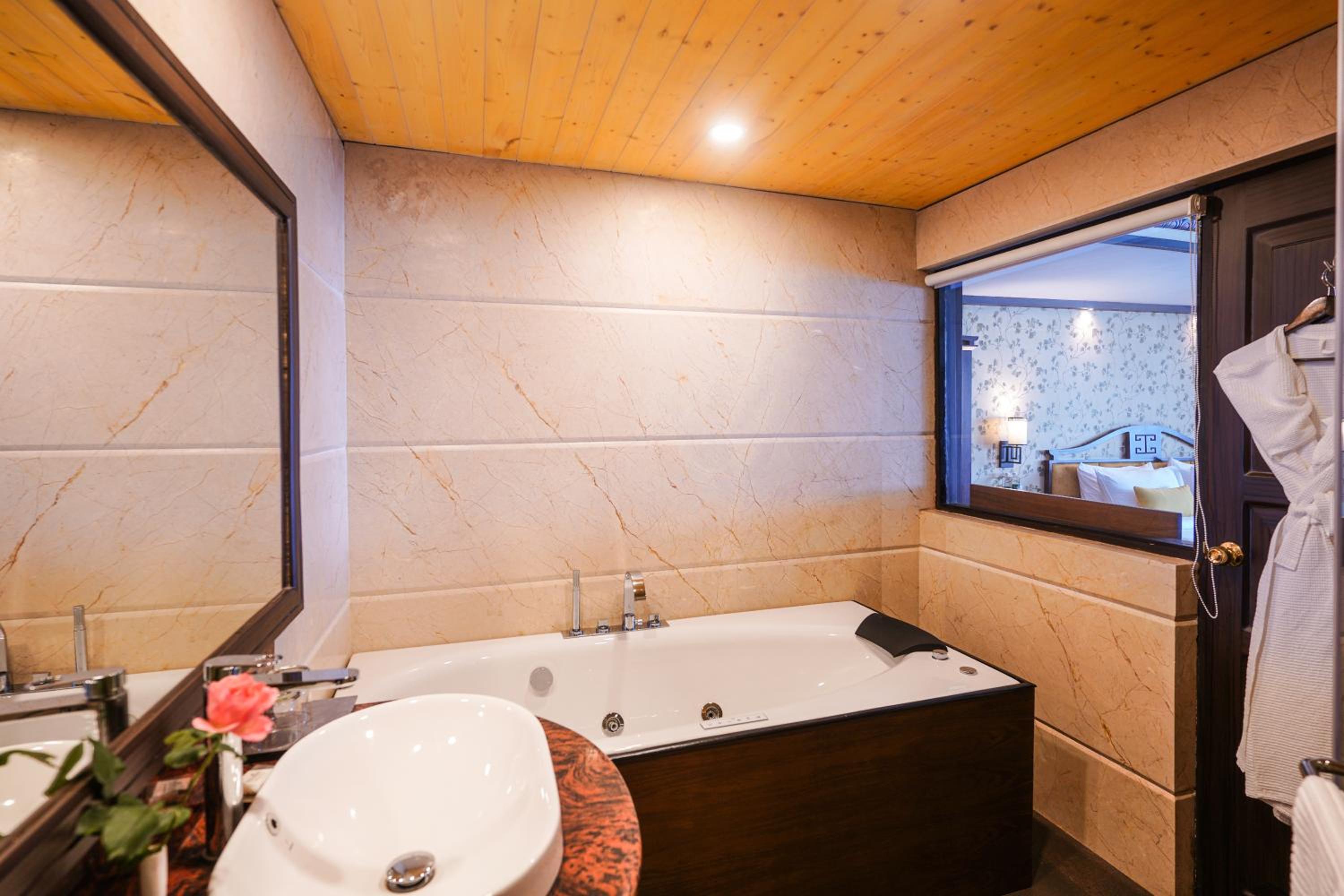 Suite with Mountain View photo 3