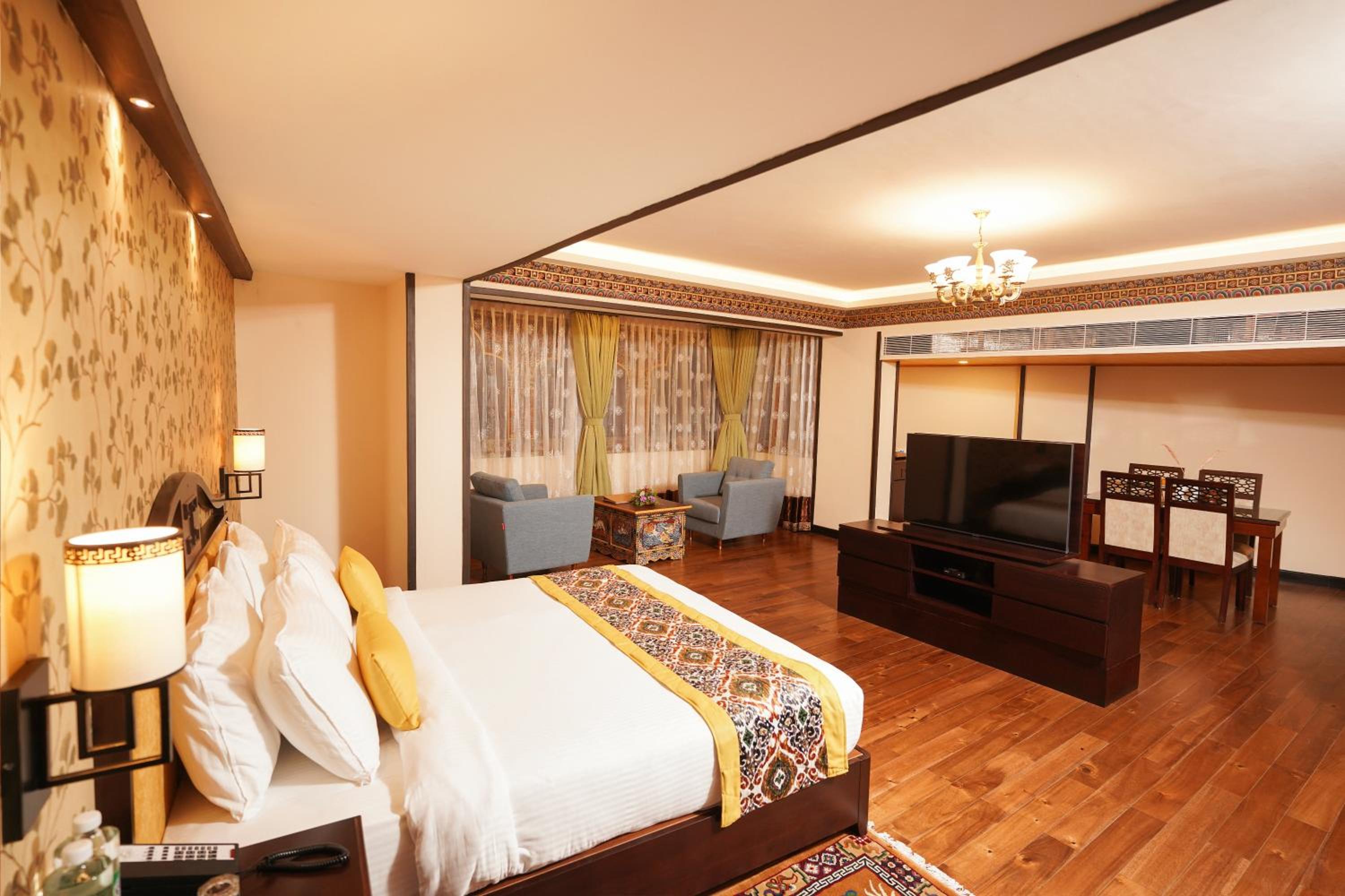 Suite with Mountain View