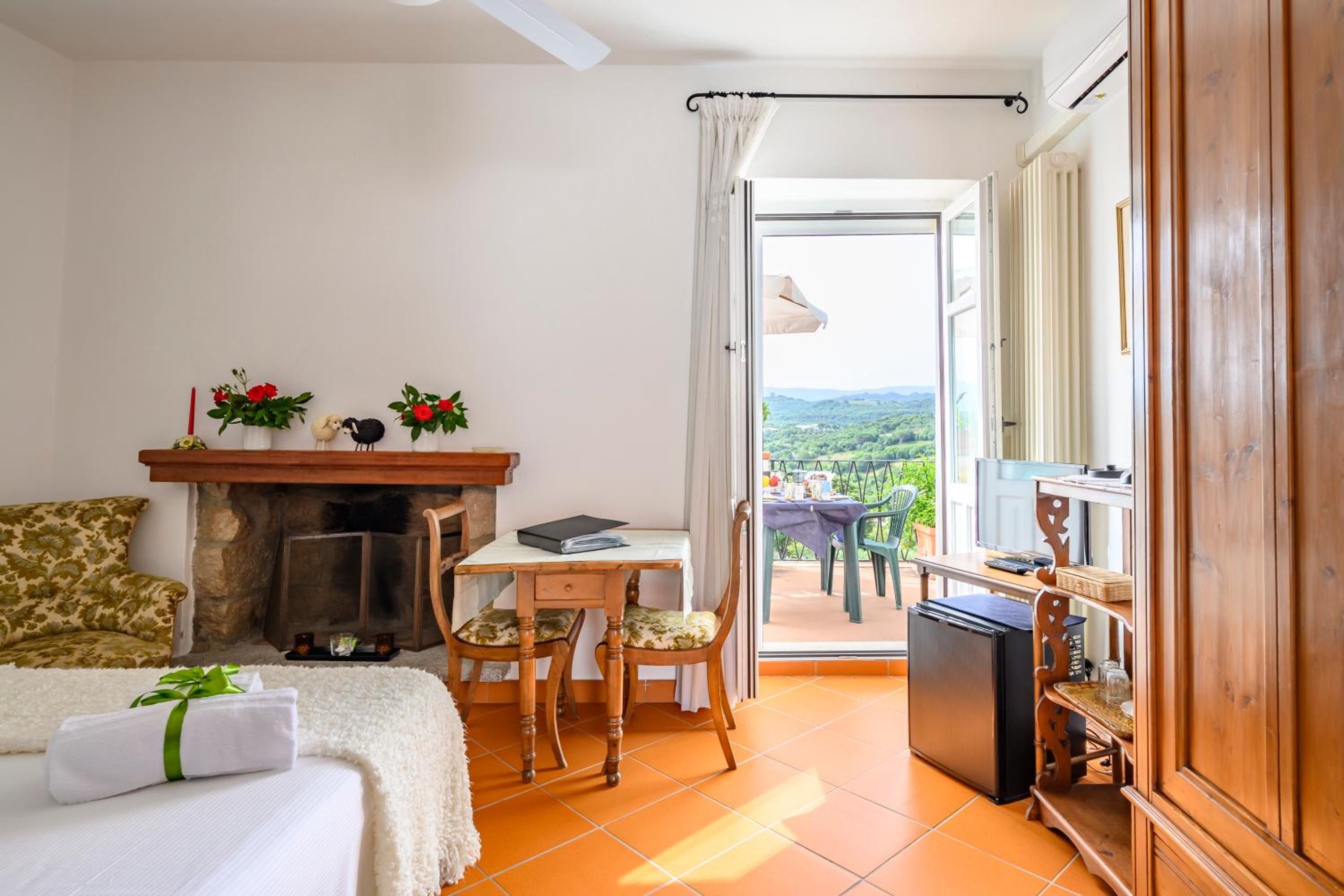 Double or Twin Room with Terrace