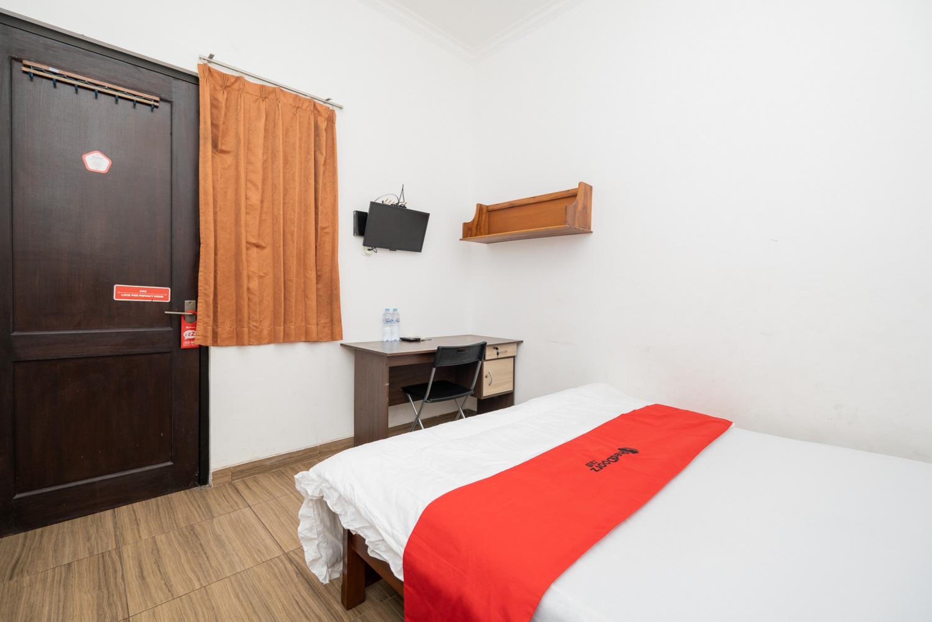Standard Double Room - Photo 8