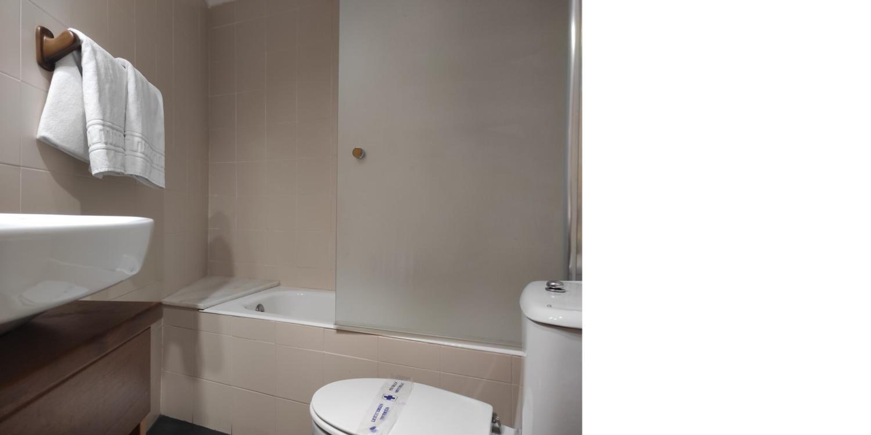 Economy Double Room - Photo 3