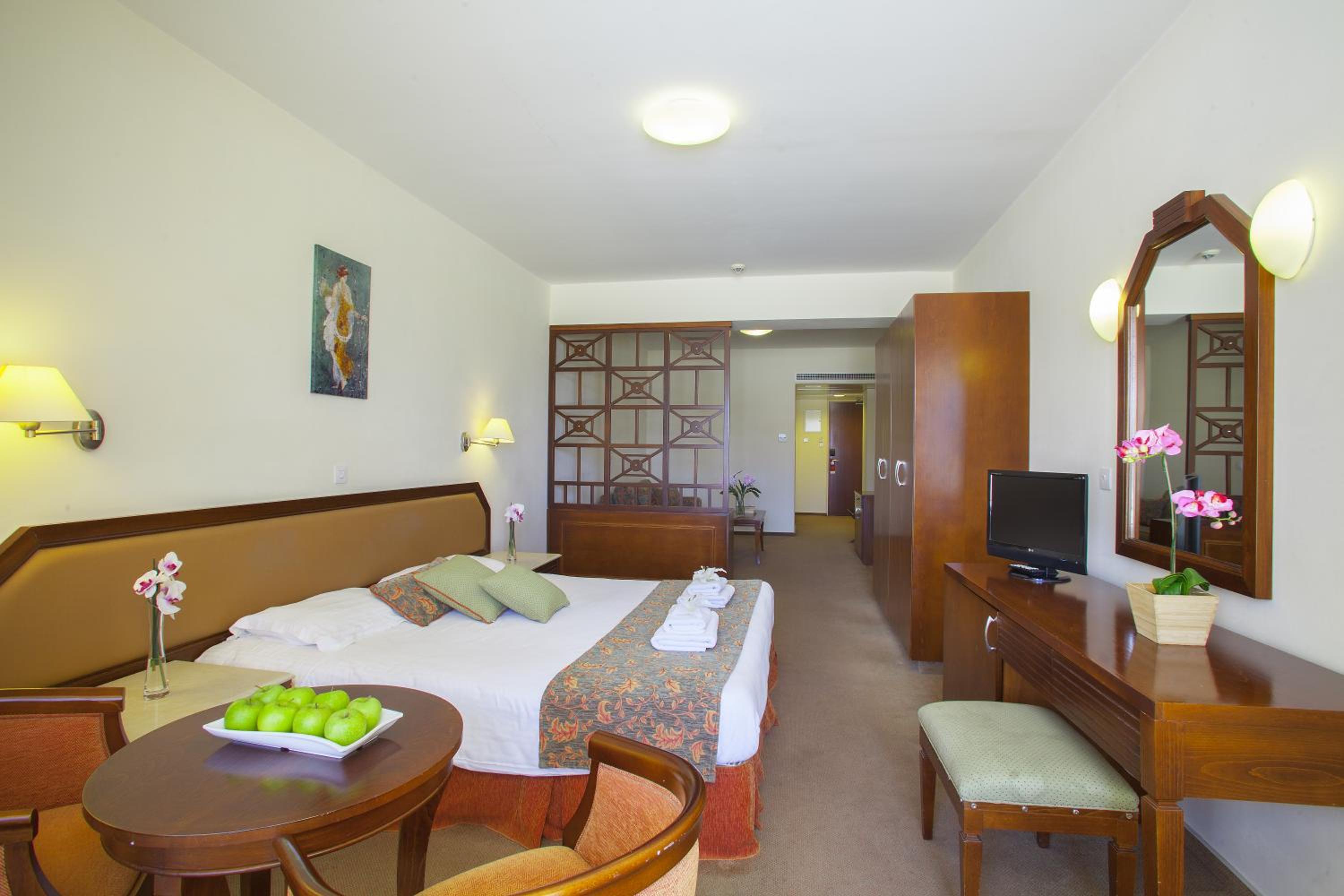 Family Suite with Inland View - Photo 3