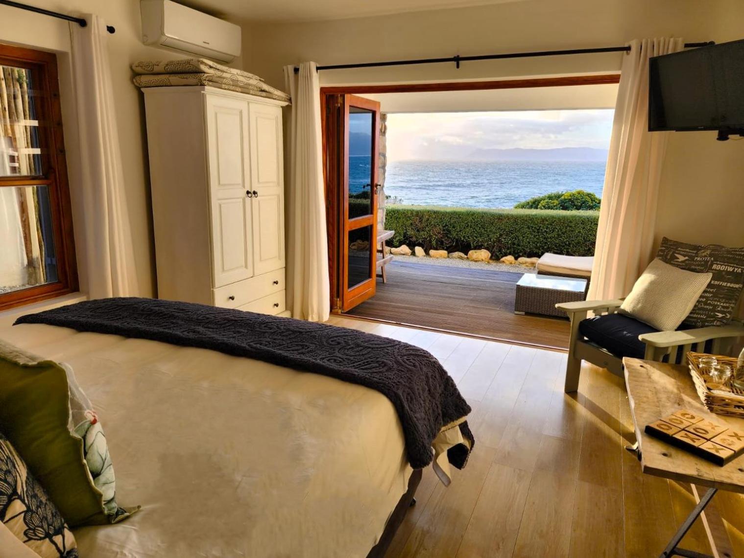 Luxury King Suite with Sea View