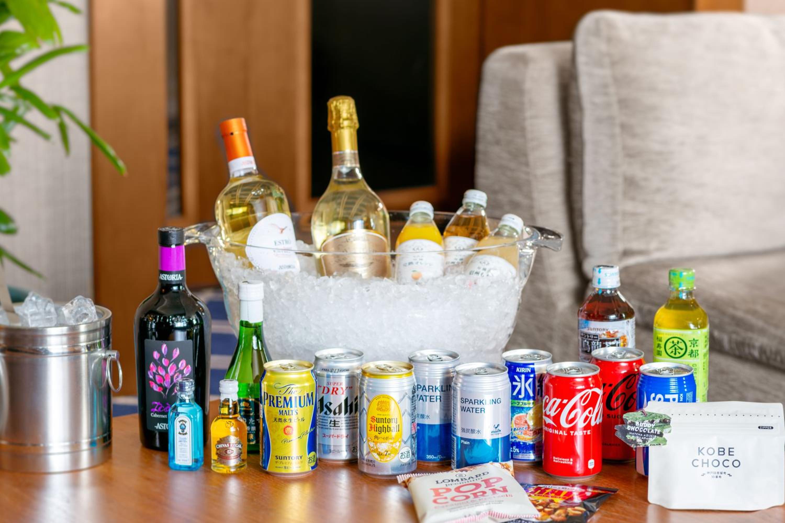 Club Twin Room - City View on Higher Floor with Complimentary Mini-bar - Photo 6