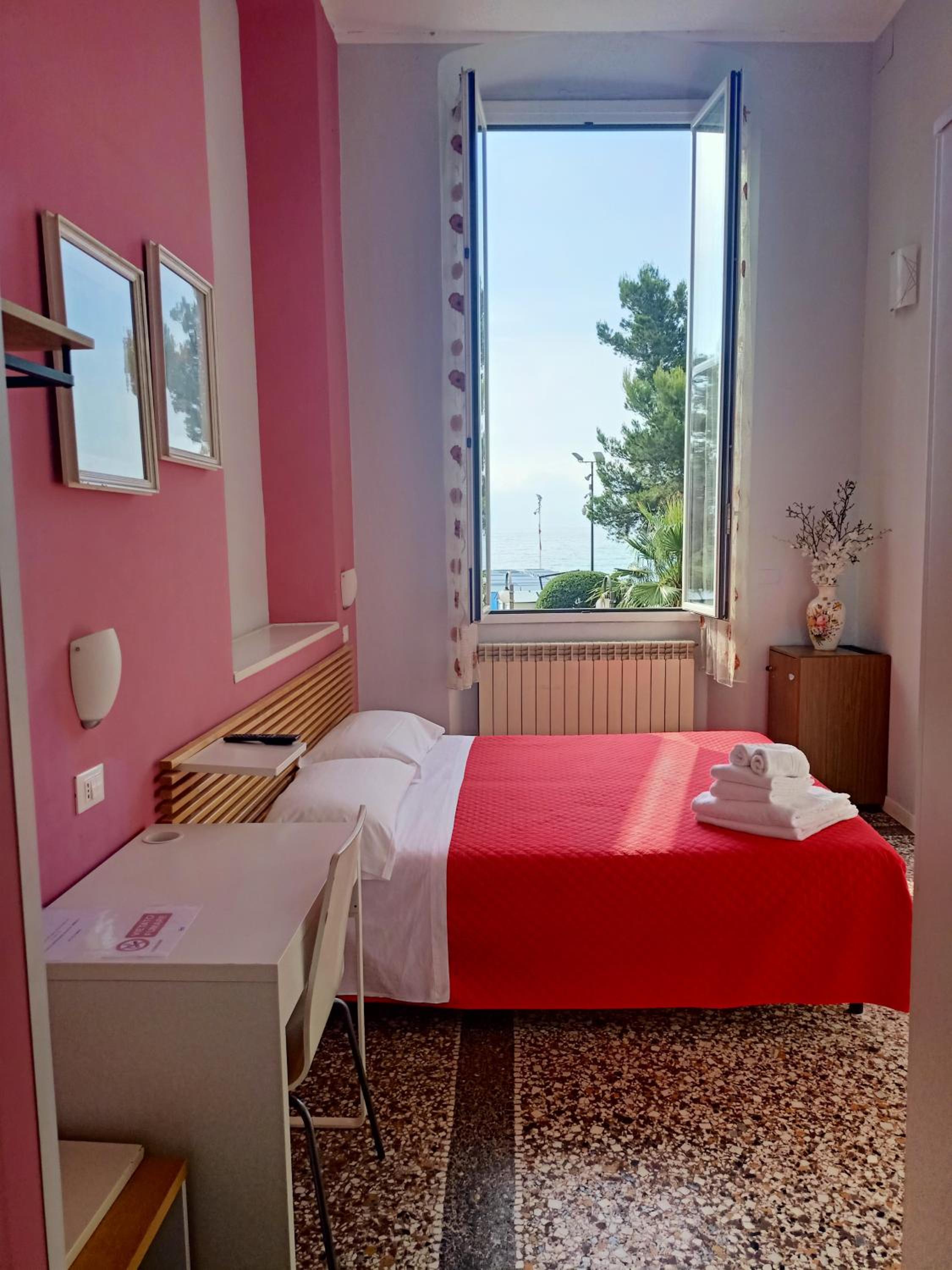 Double or Twin Room with Sea View