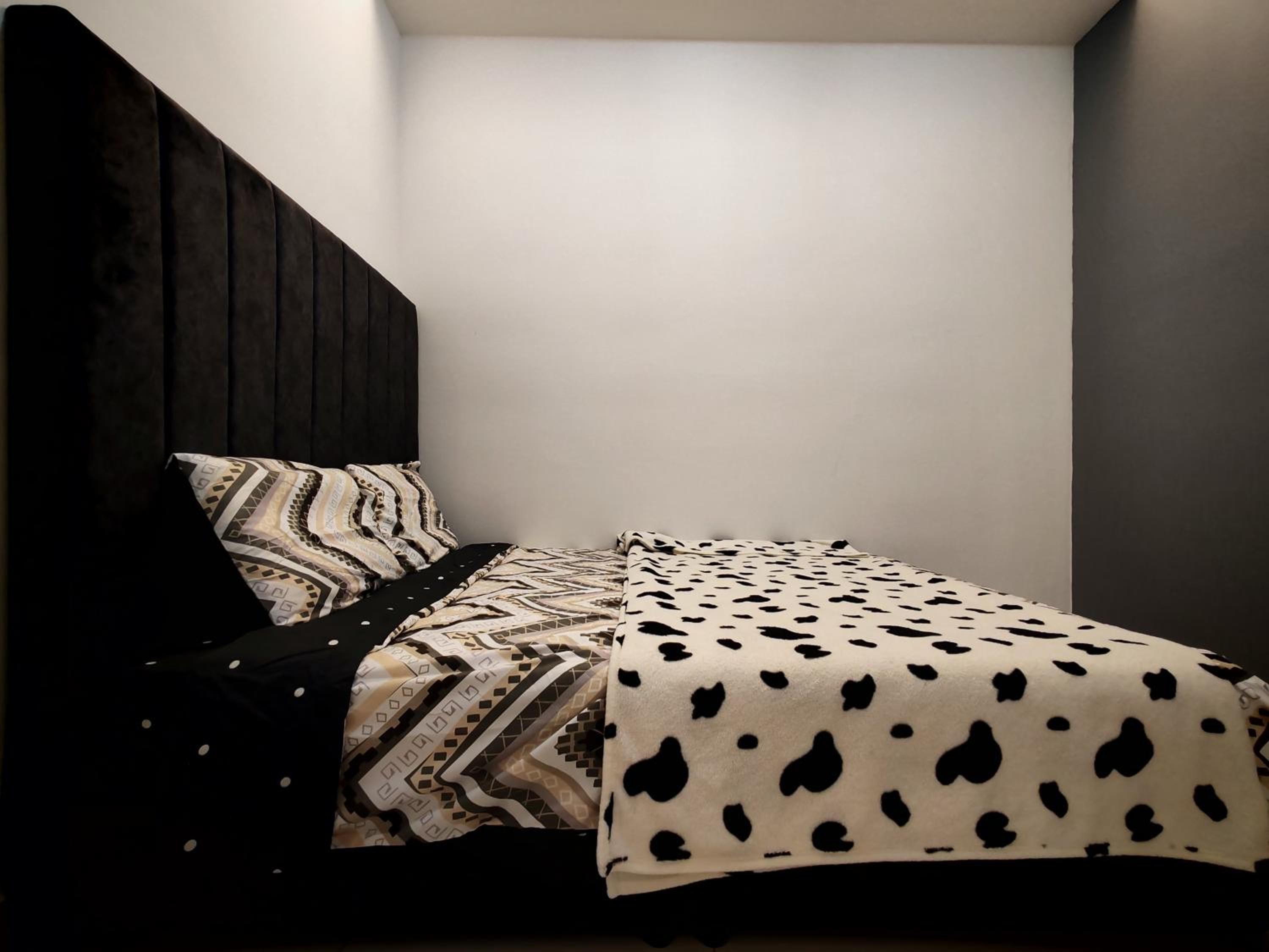 Three-Bedroom Apartment - Photo 4