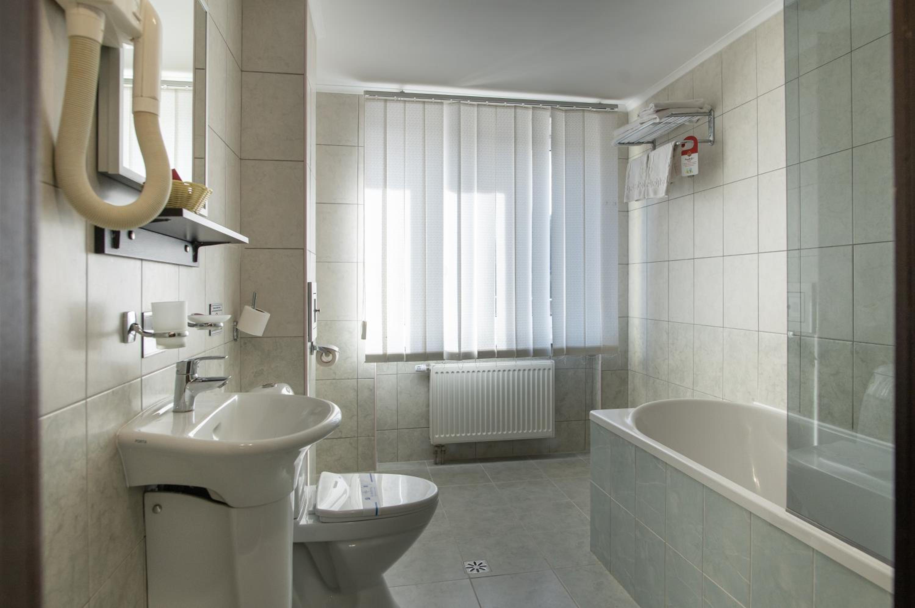 spacious junior suite with a seating area photo 2