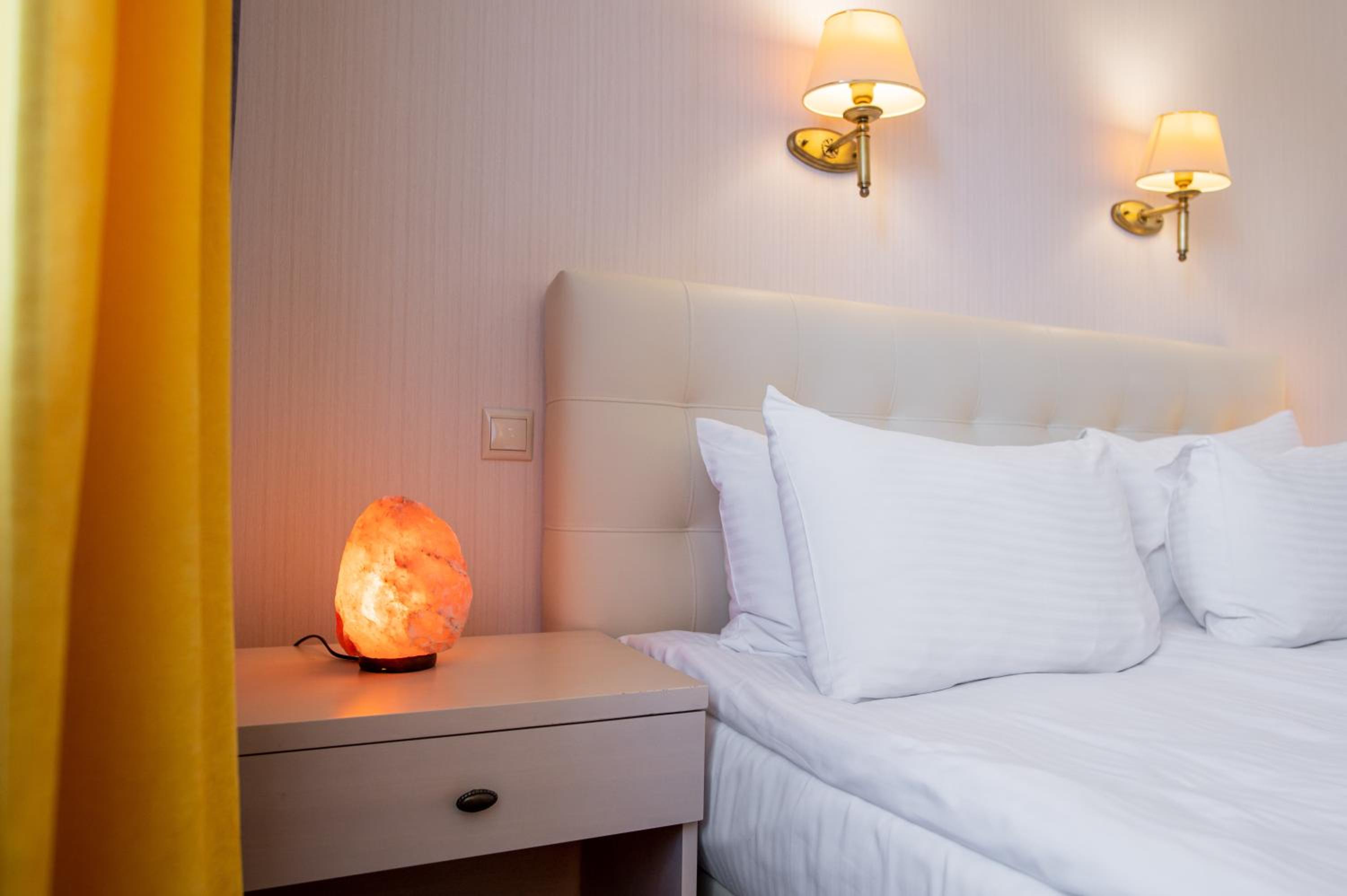 spacious junior suite with a seating area photo 3