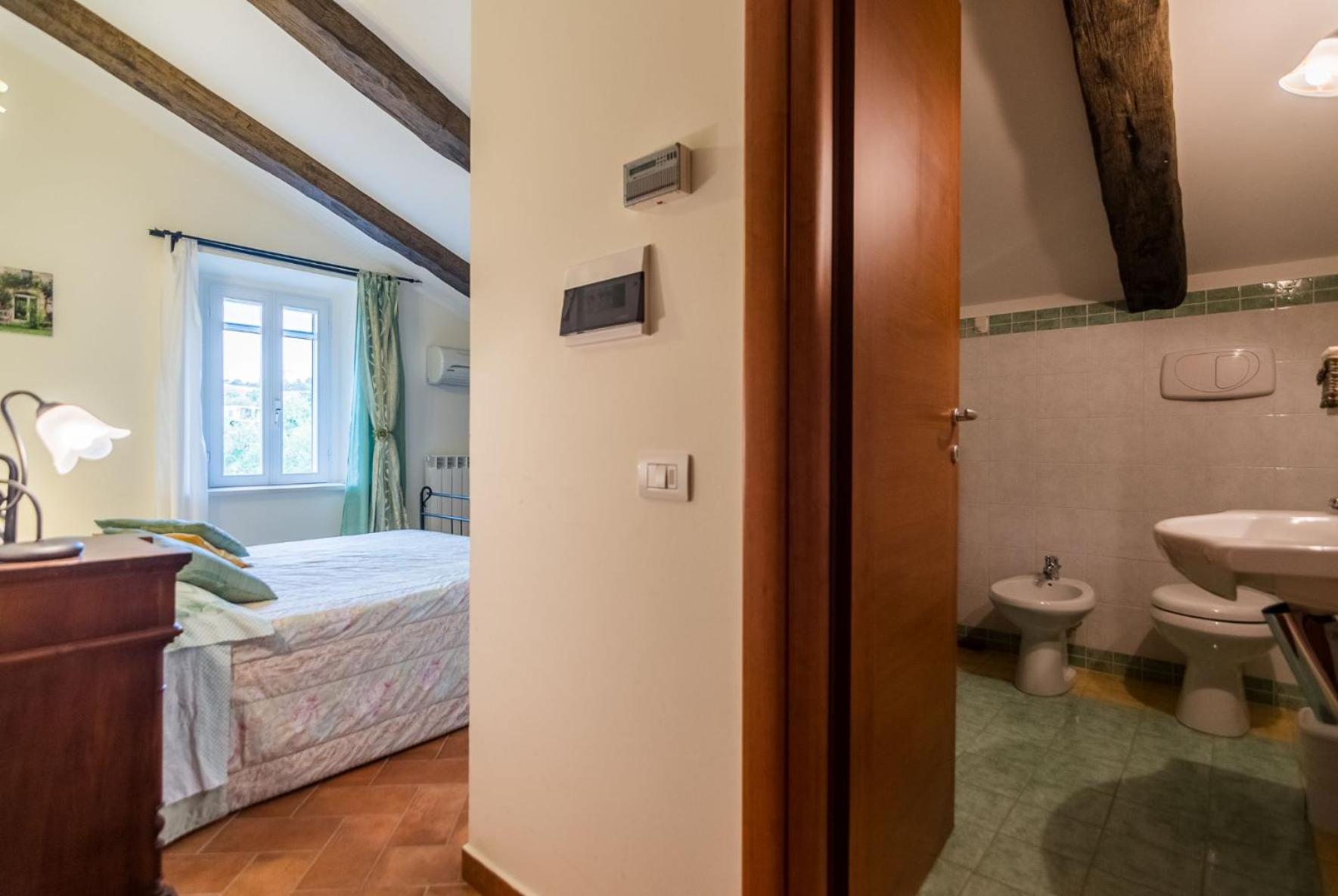 Double Room with Private Bathroom photo 2
