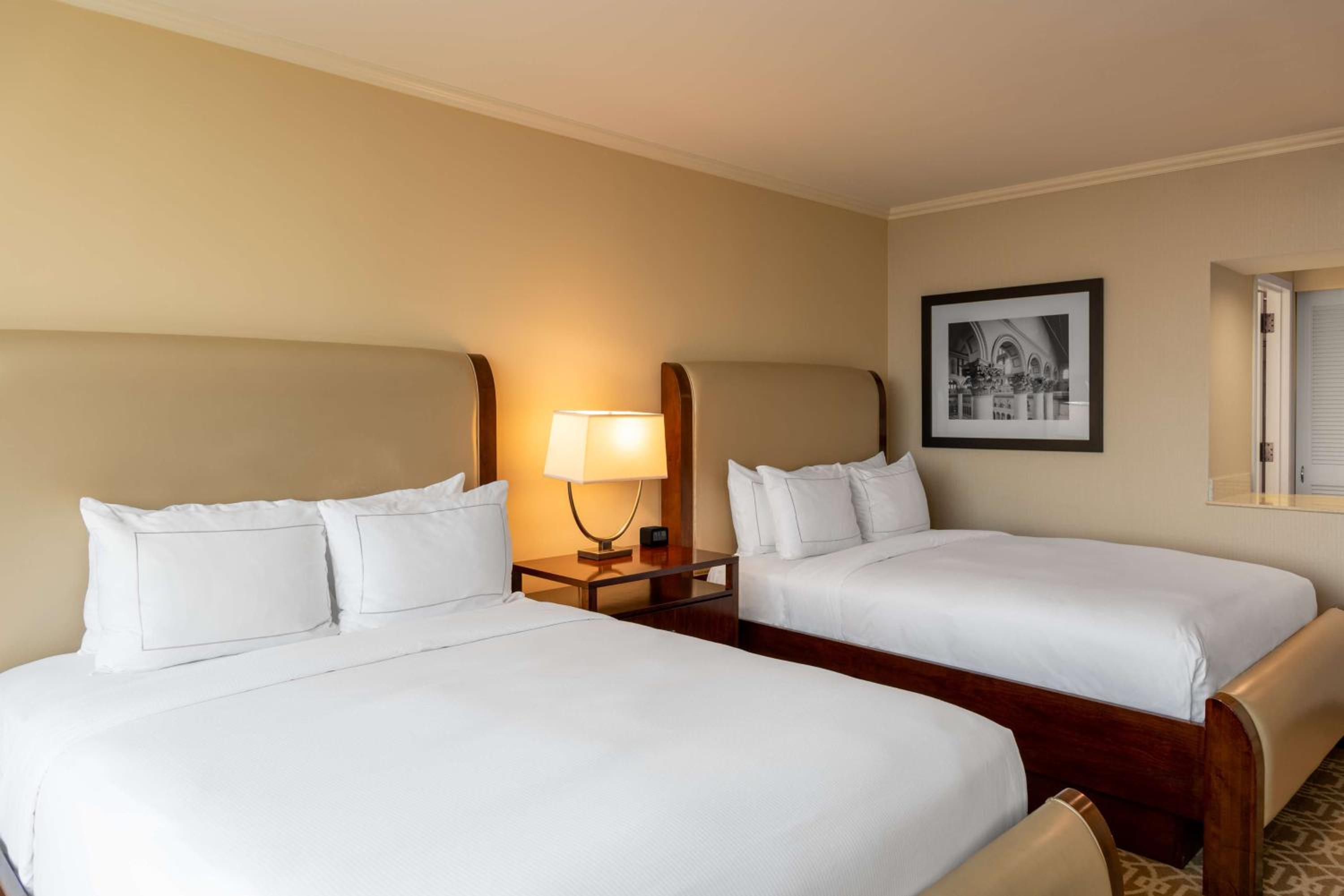 Queen Room with Two Queen Beds - Photo 2