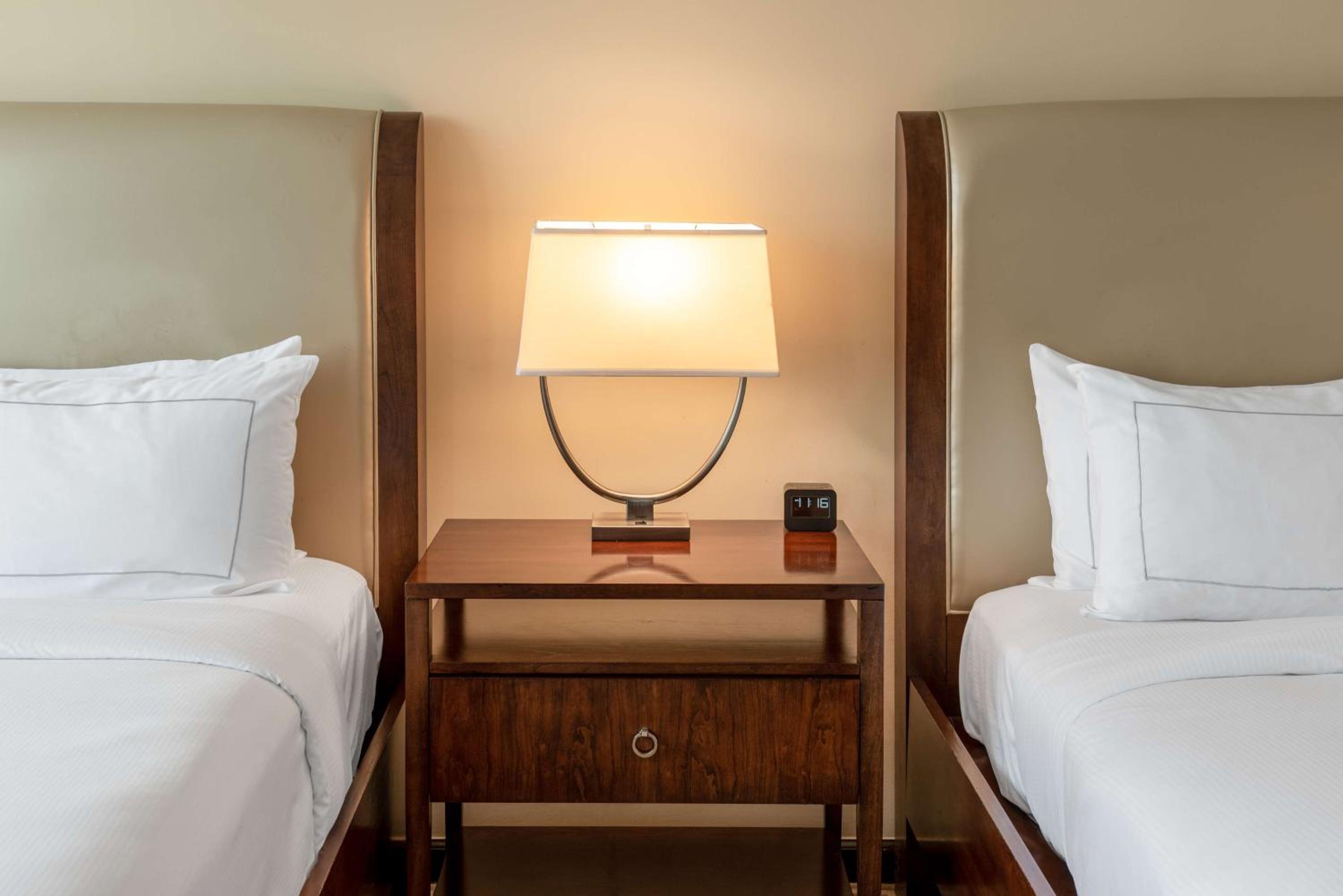 Queen Room with Two Queen Beds - Photo 5