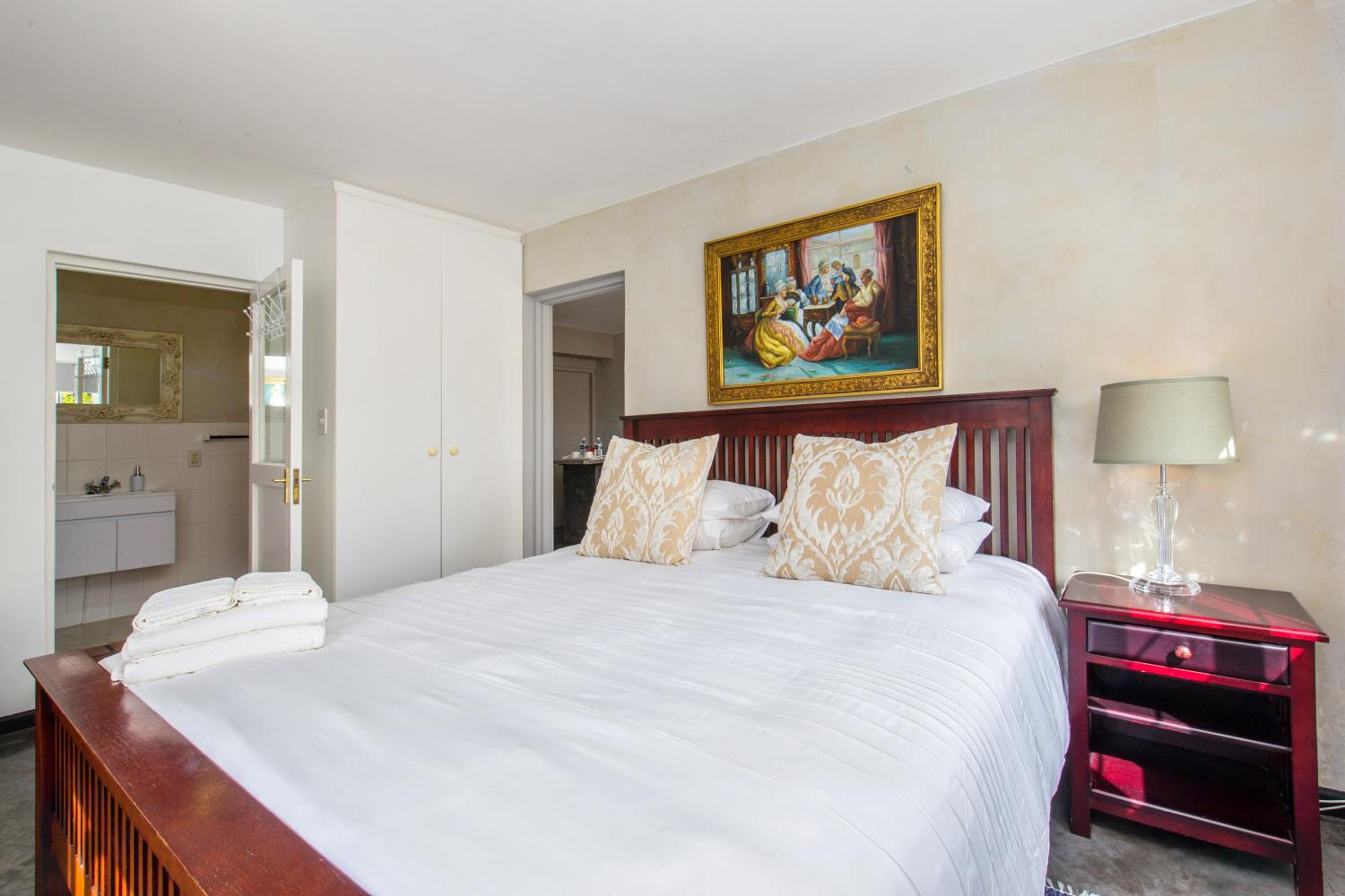 One-Bedroom Suite - Photo 22