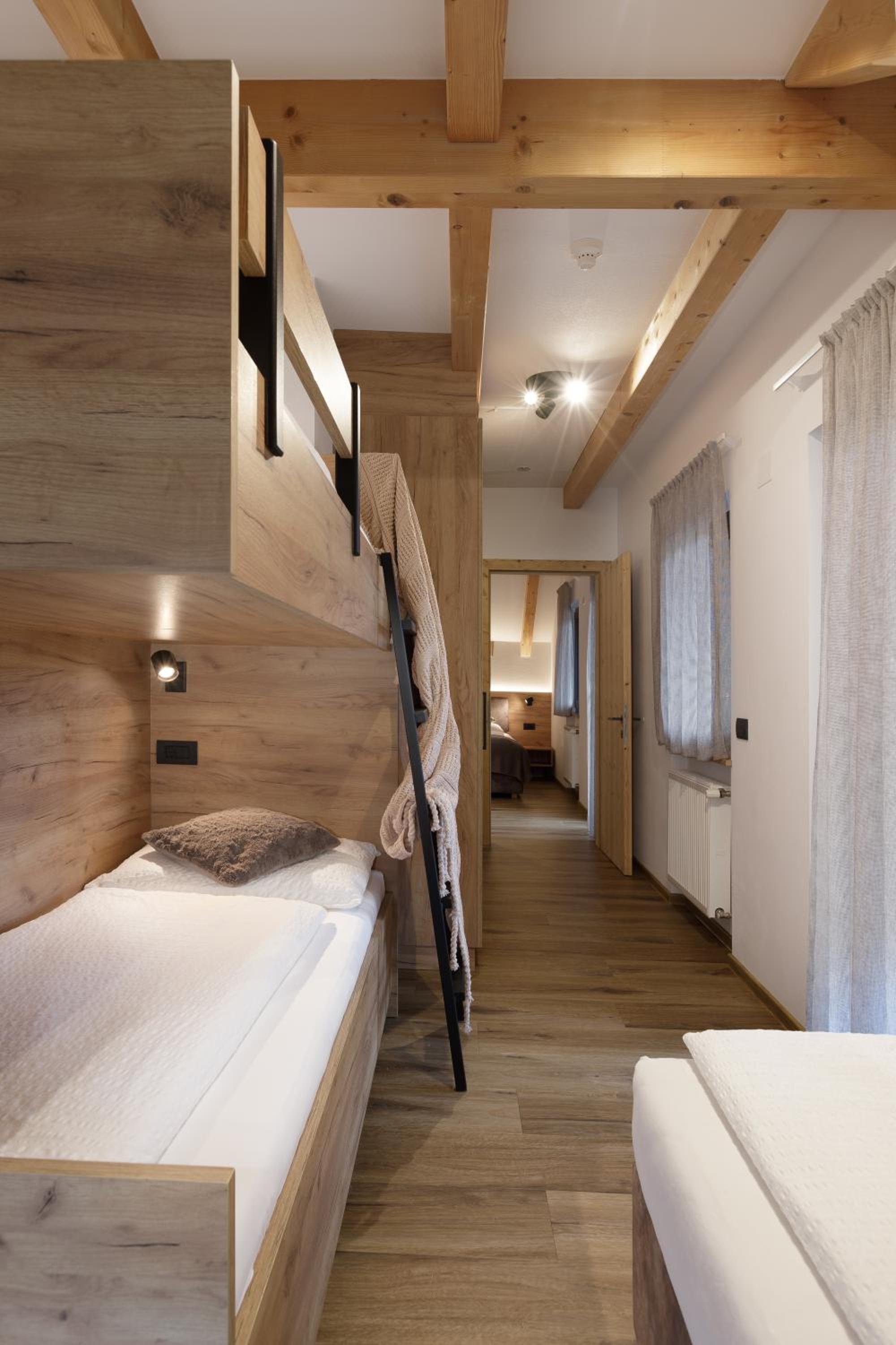 Apartment with Mountain View - Photo 2