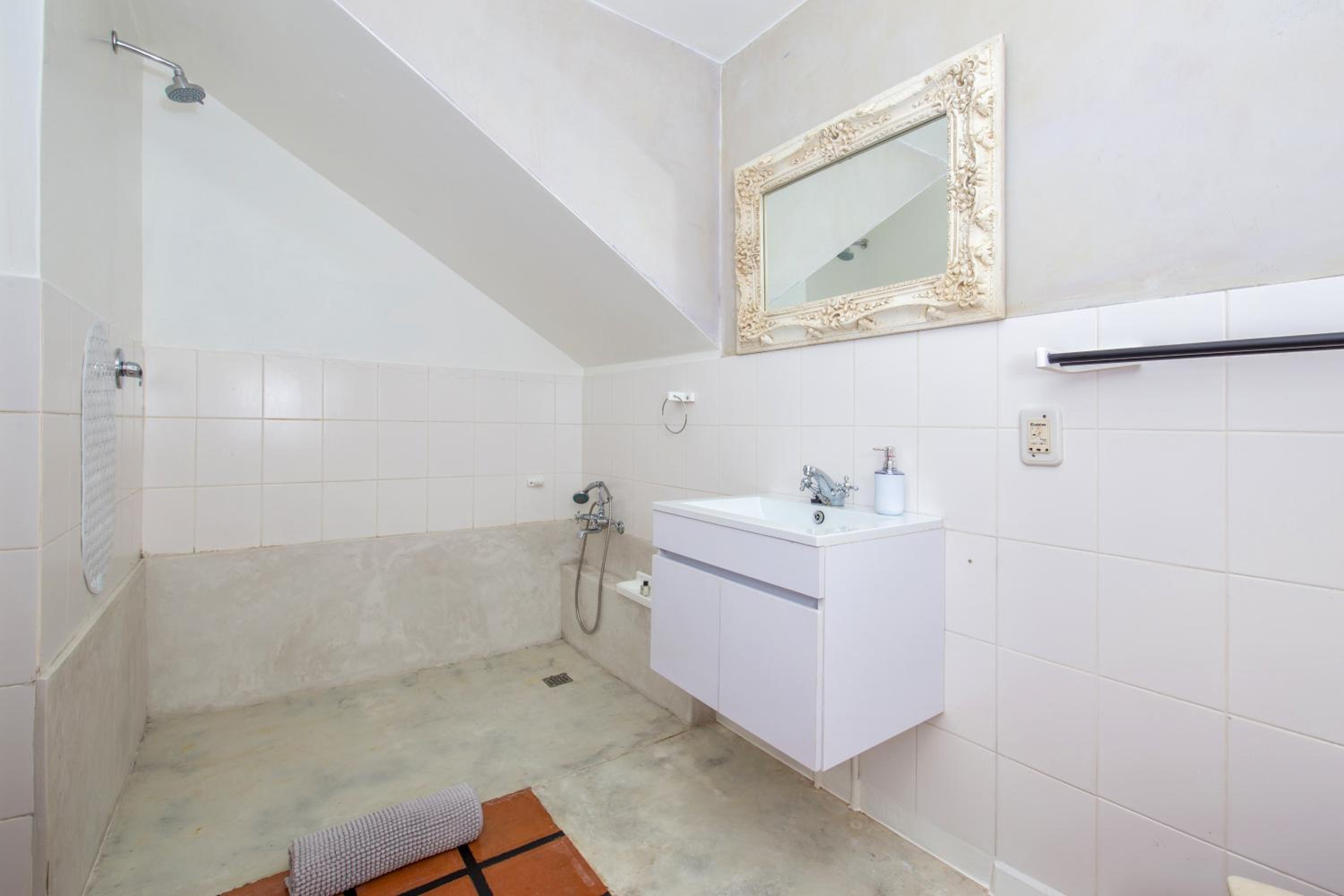 One-Bedroom Suite - Photo 3