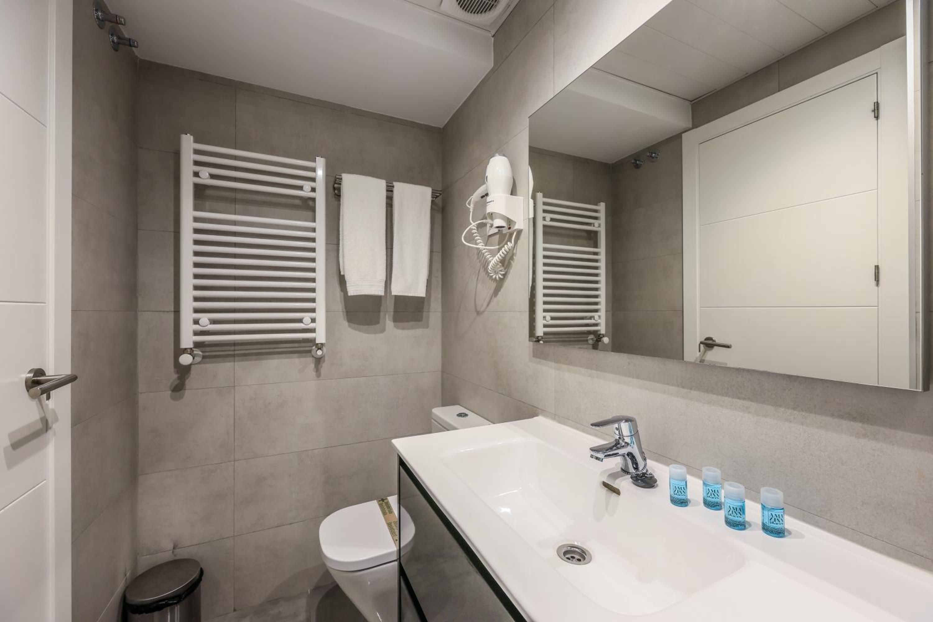 Deluxe Double Room with Balcony photo 2