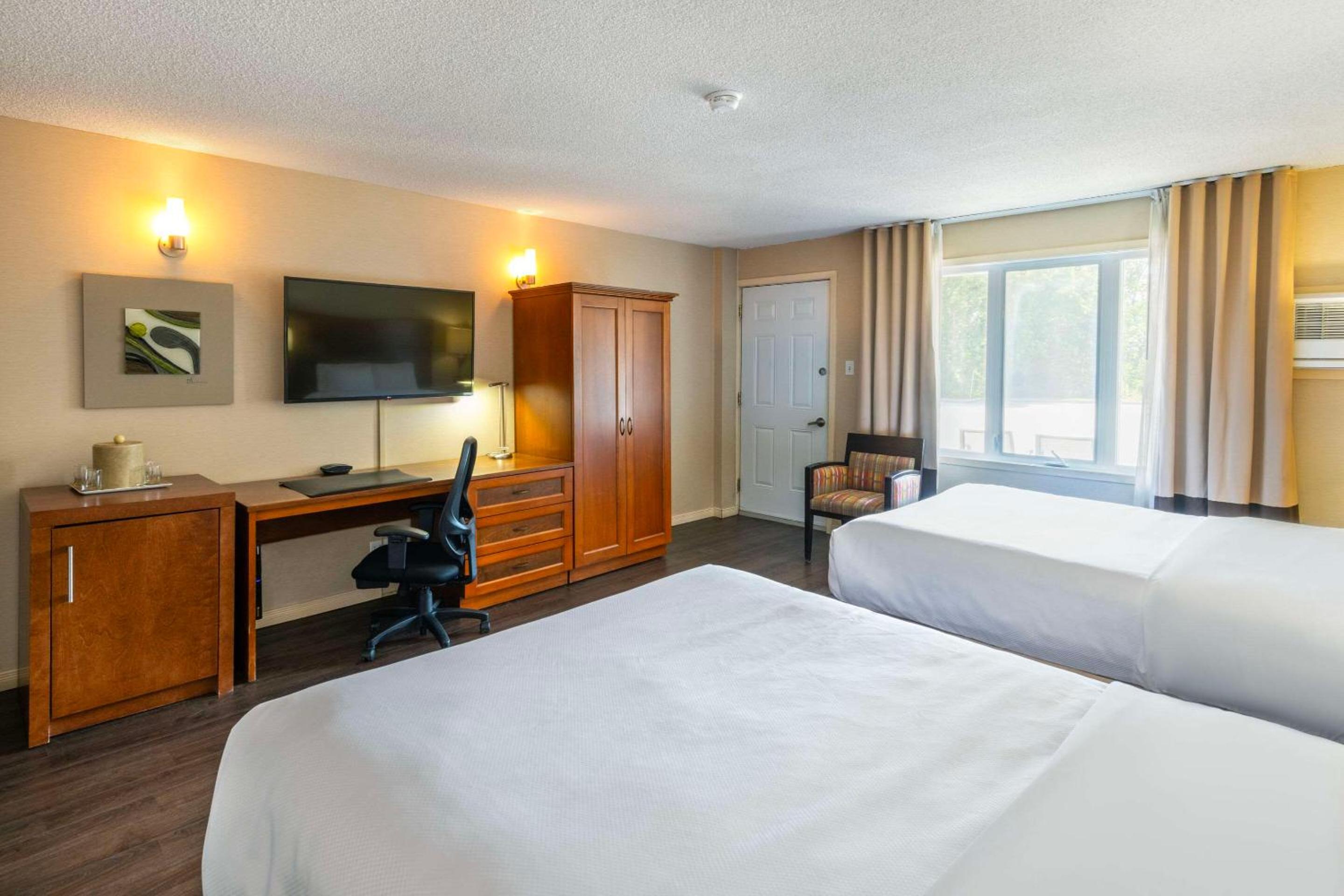 Queen Room with Two Queen Beds - Ground Floor