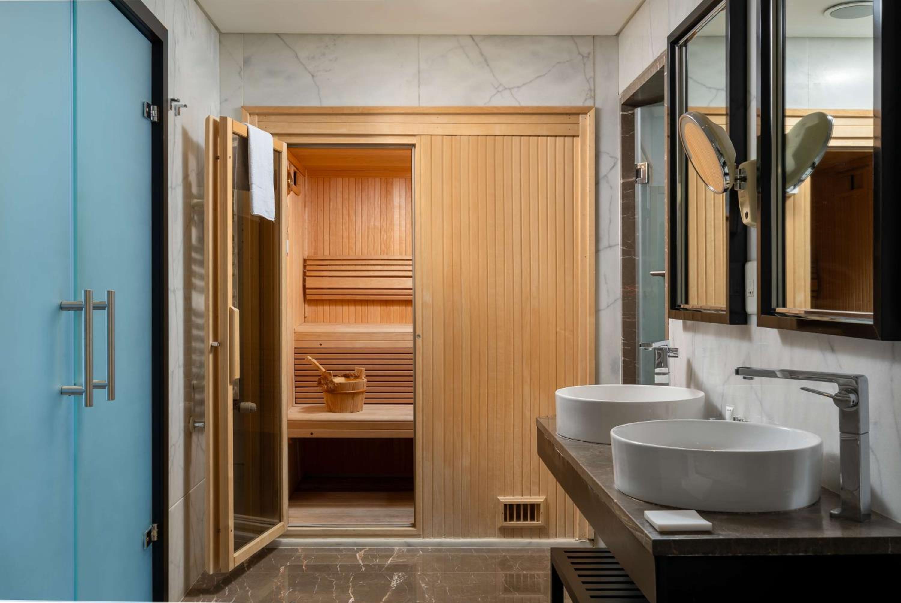 Presidential King Suite photo 3