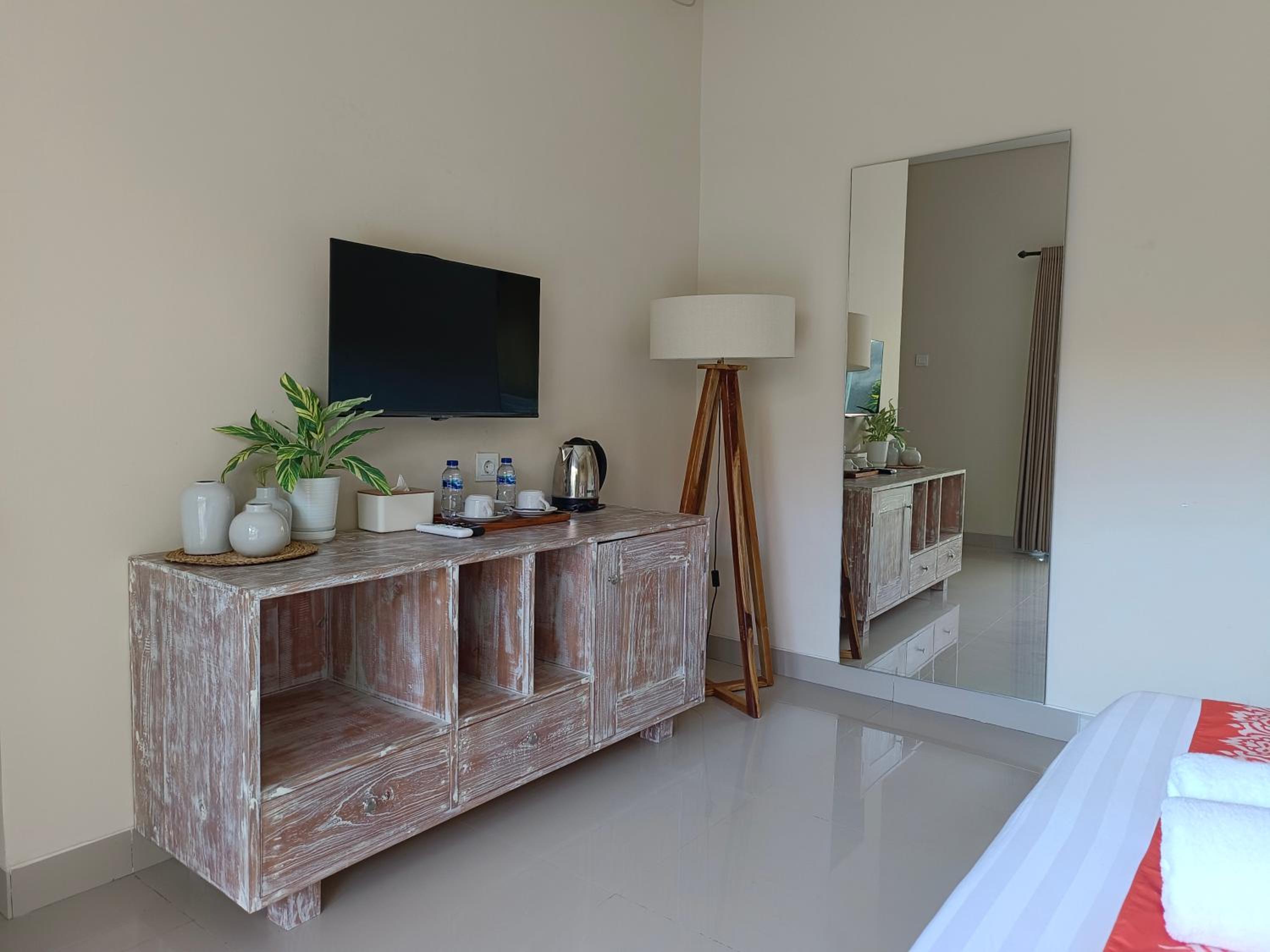 Double Room with Pool View - Photo 29