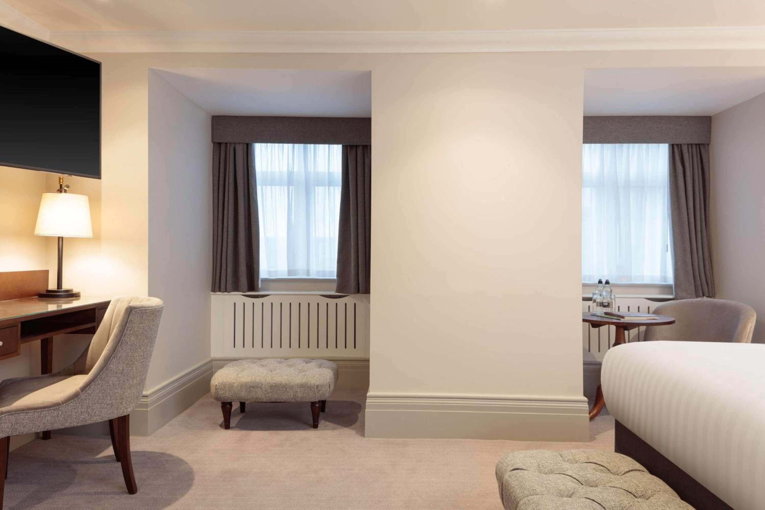 Deluxe King Guest Room - Photo 6