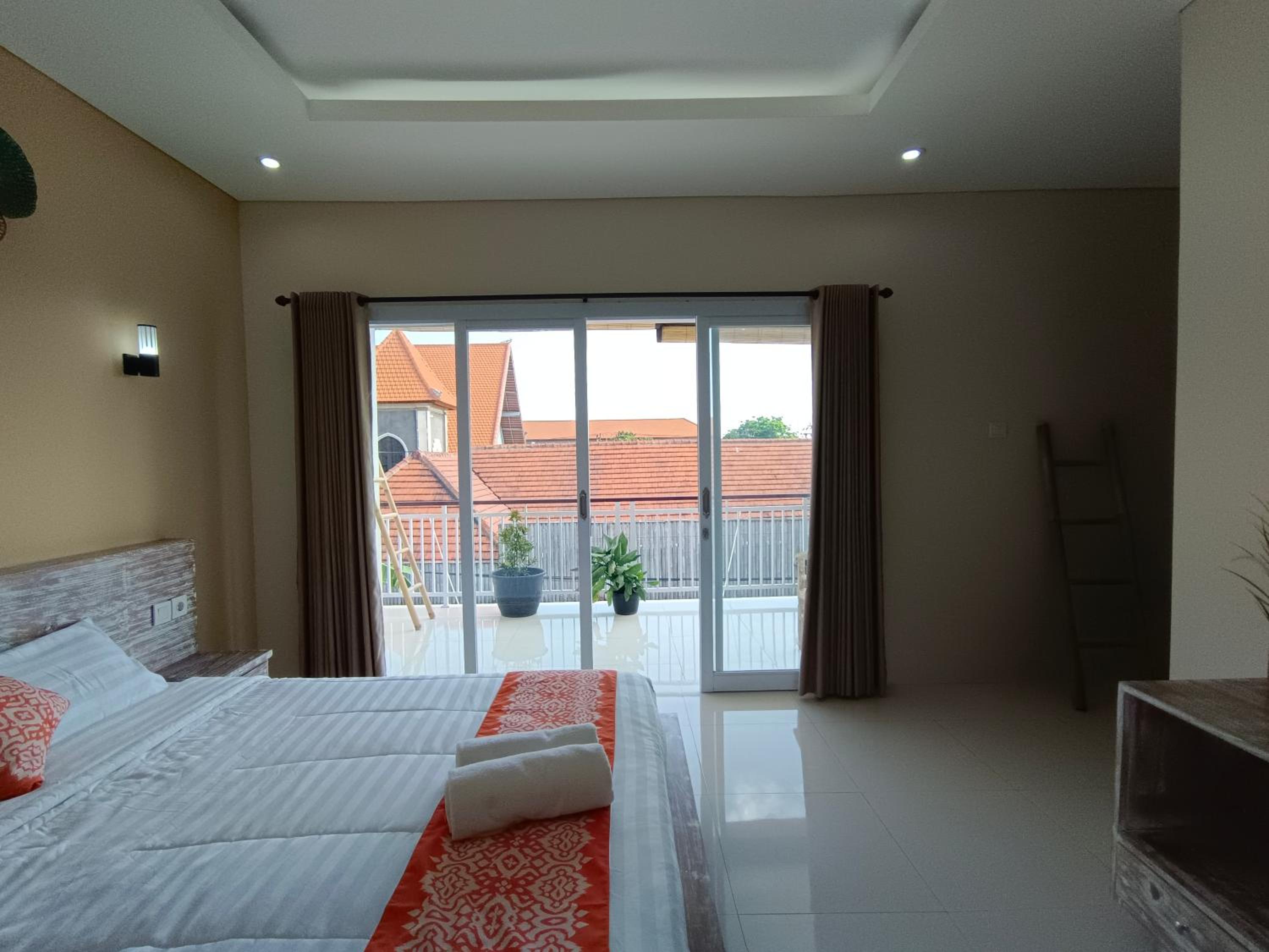 Double Room with Pool View - Photo 18