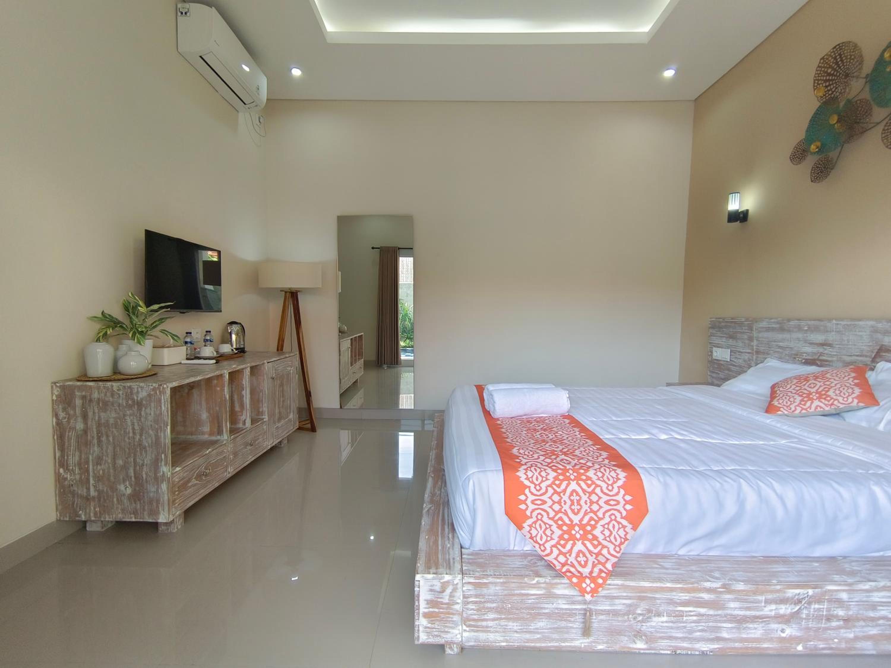 Double Room with Pool View - Photo 31