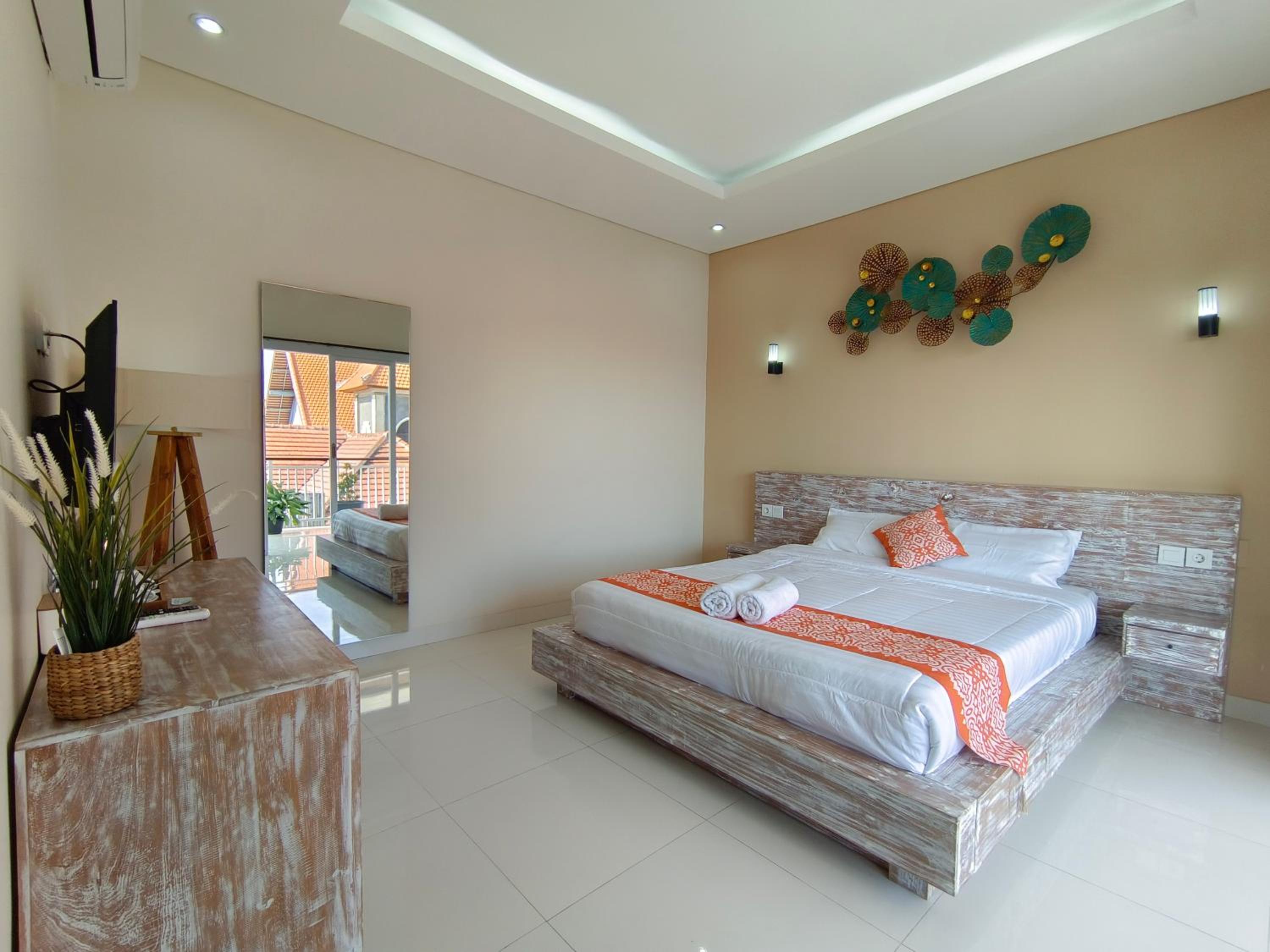 Double Room with Pool View - Photo 15