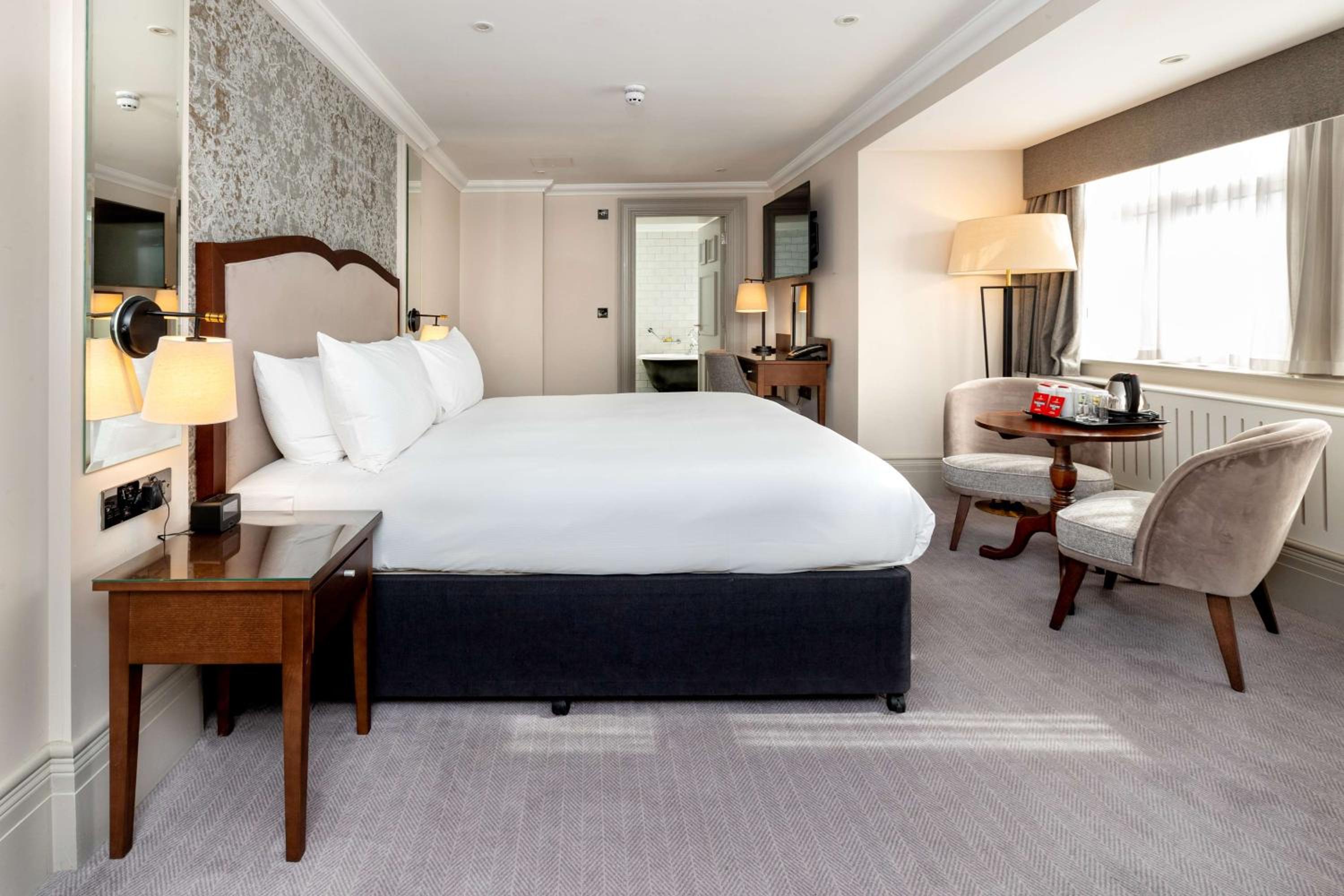 Deluxe King Guest Room - Photo 3