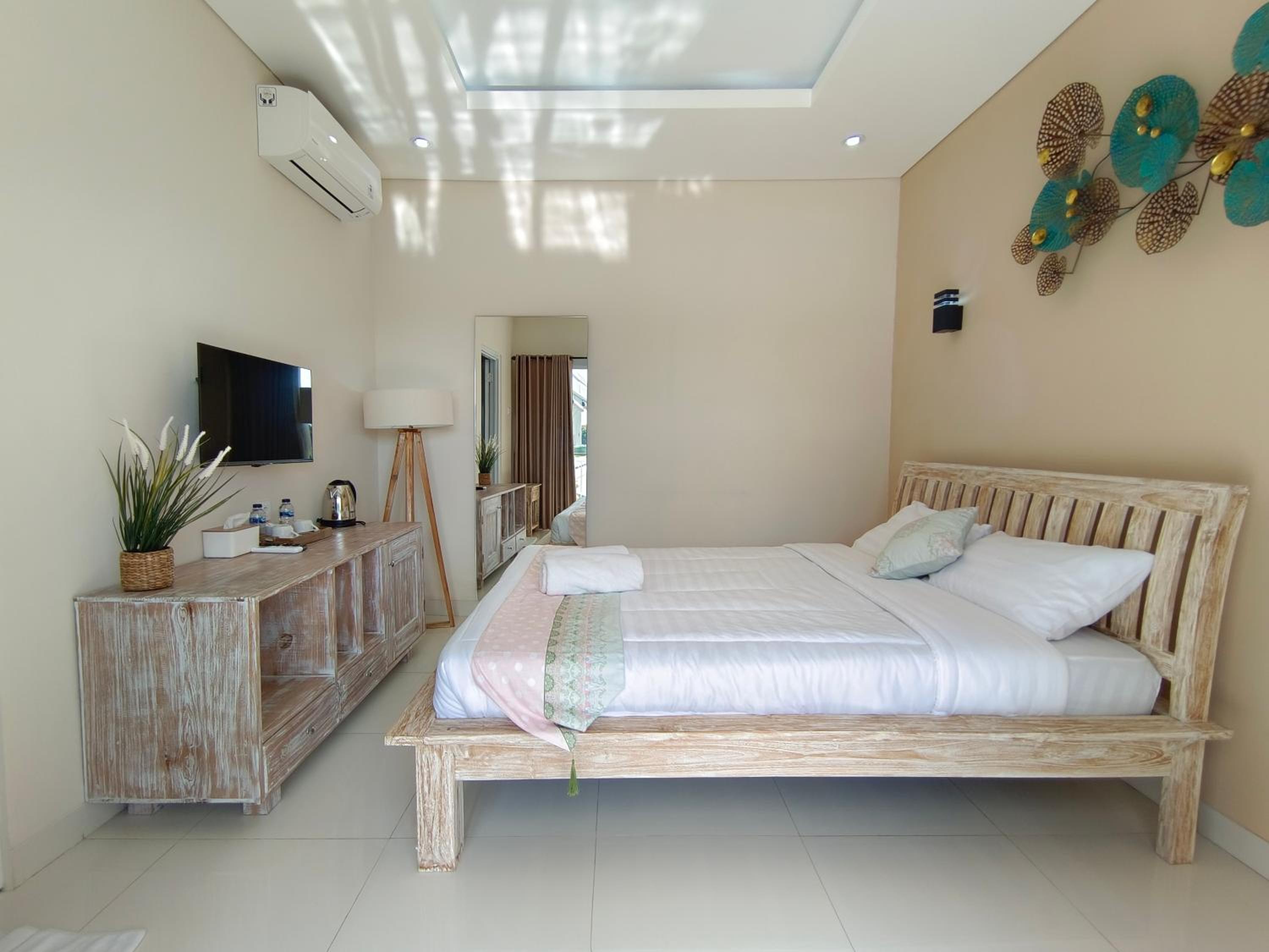 Double Room with Pool View - Photo 14