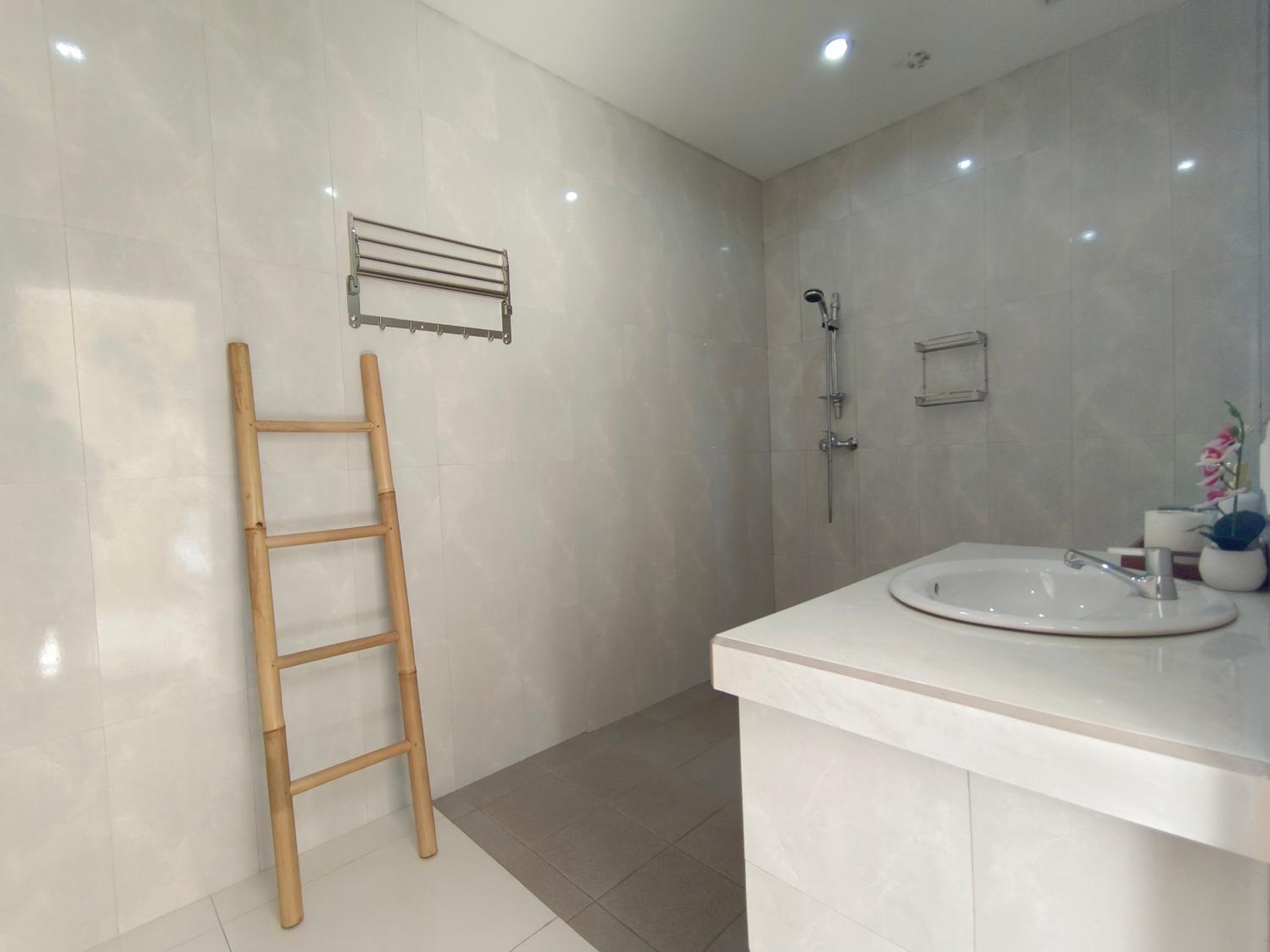 Double Room with Pool View - Photo 13