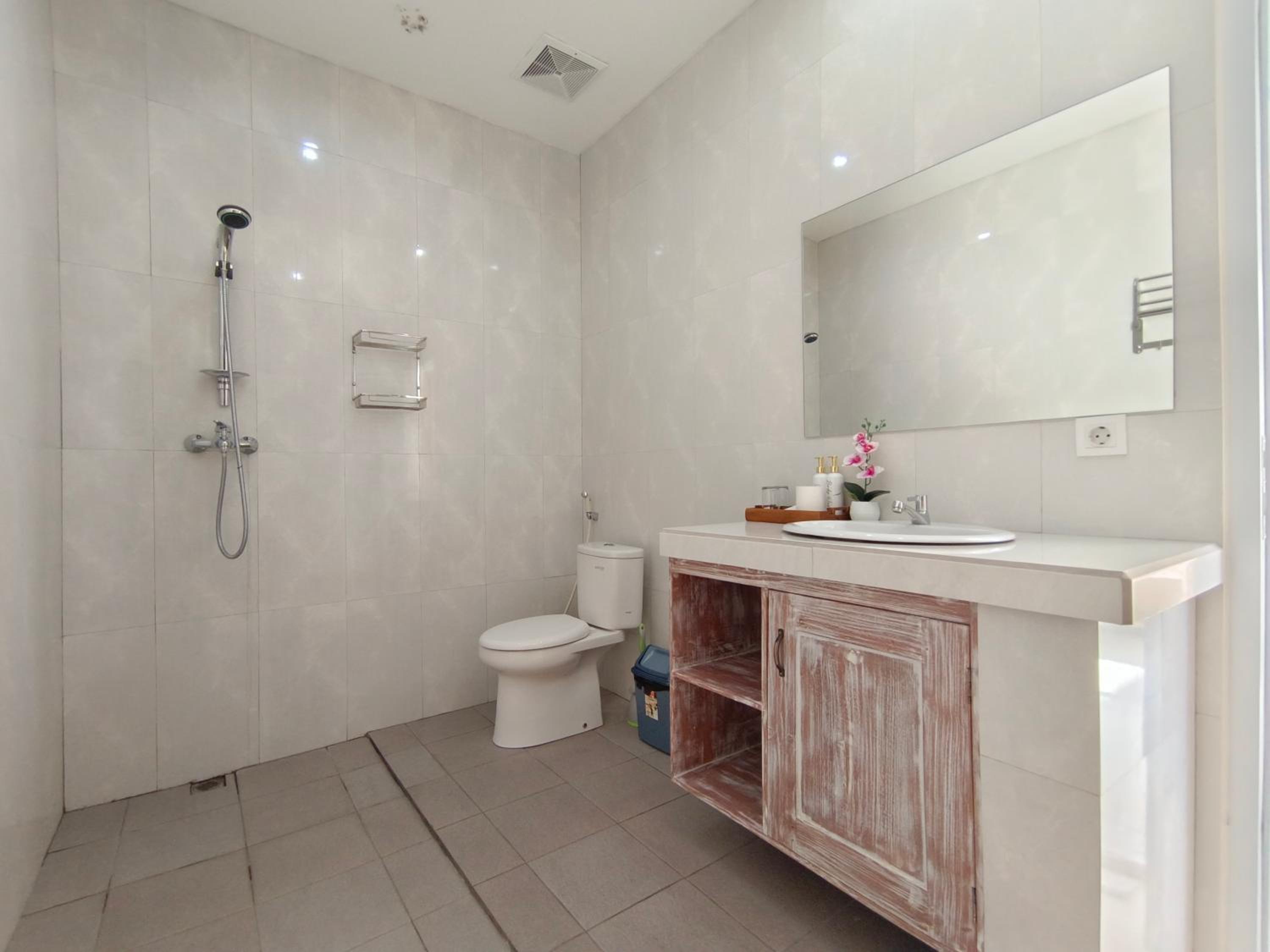 Double Room with Pool View - Photo 10