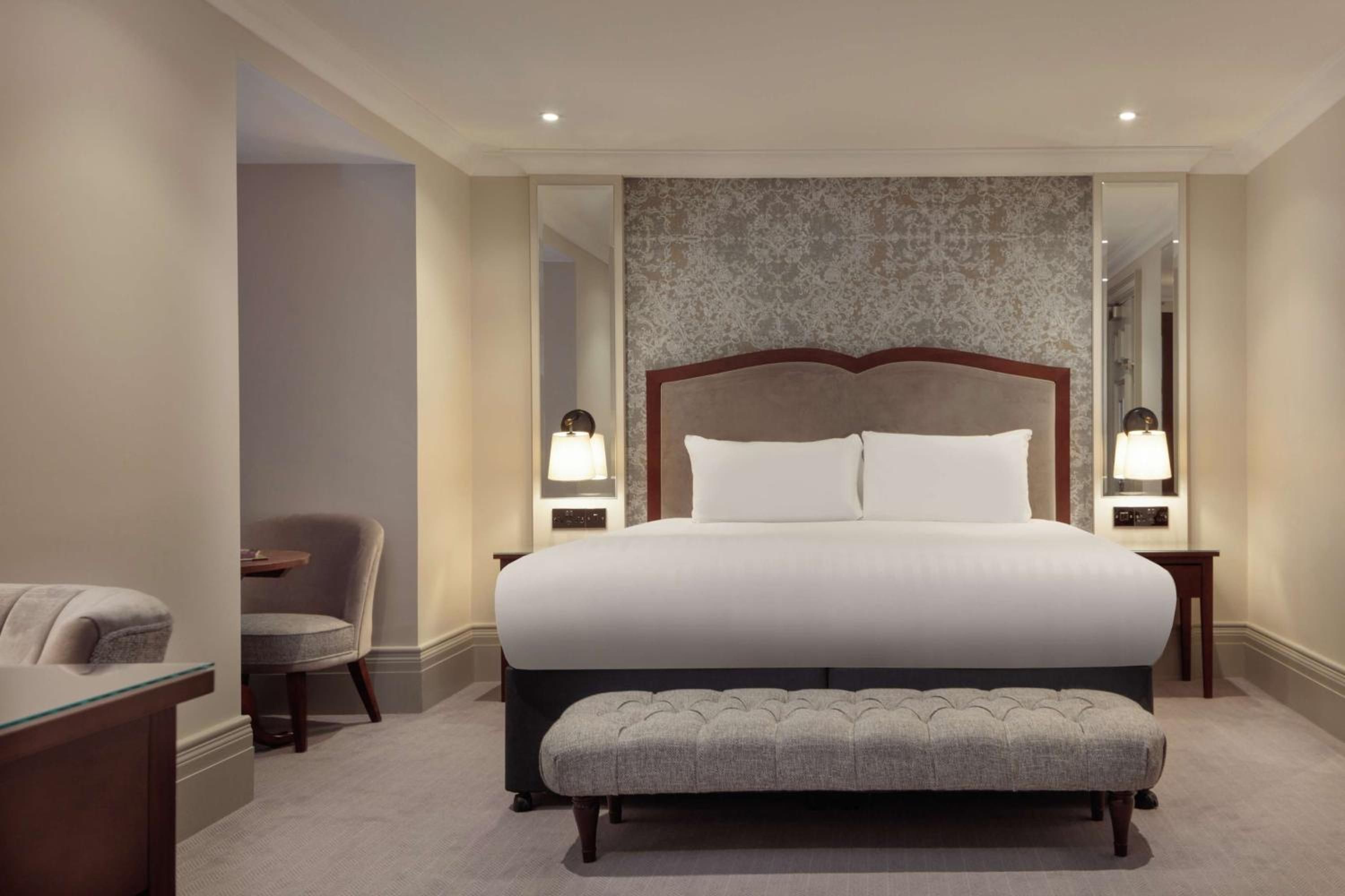 Deluxe King Guest Room - Photo 5