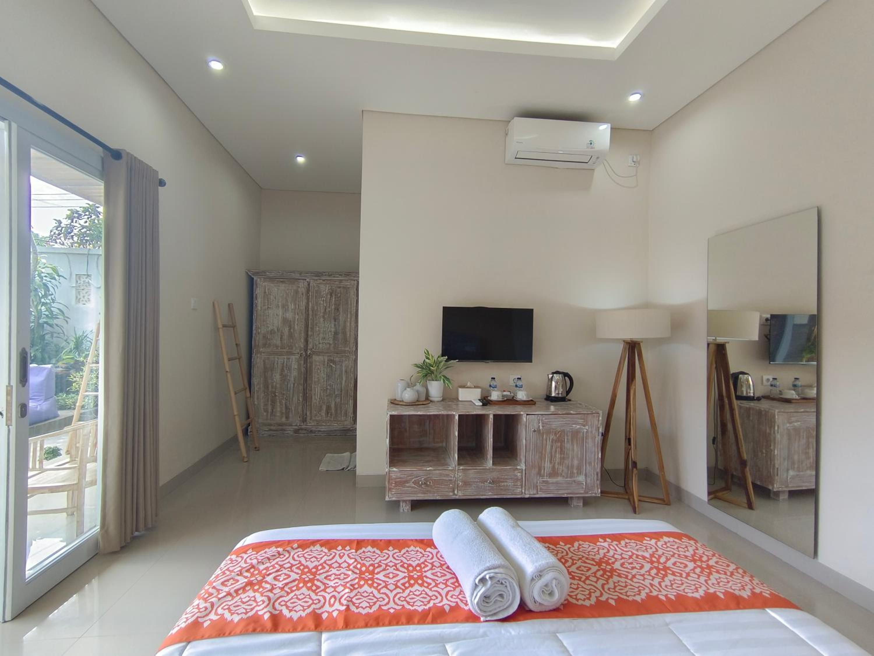 Double Room with Pool View - Photo 32