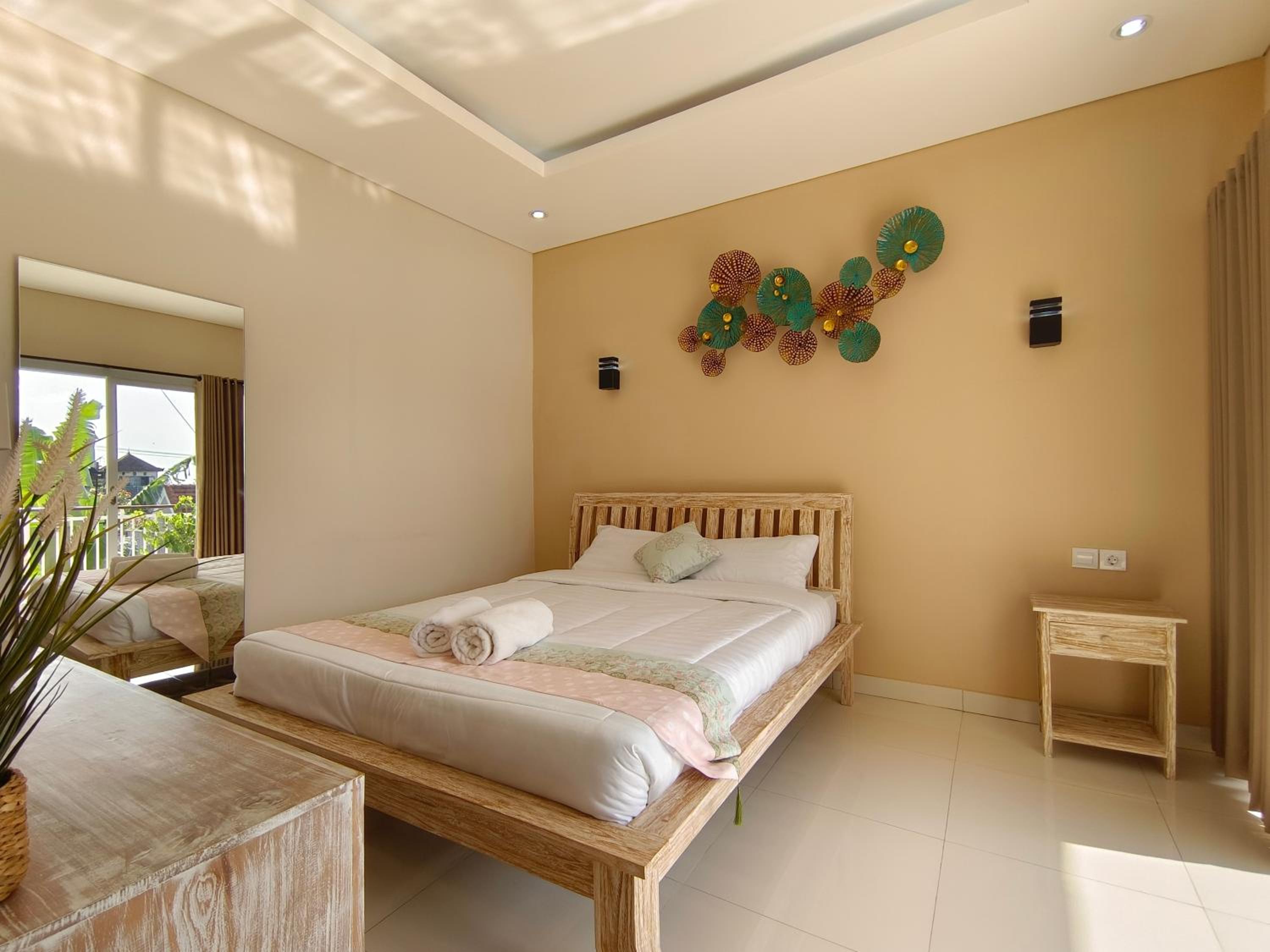 Double Room with Pool View - Photo 3