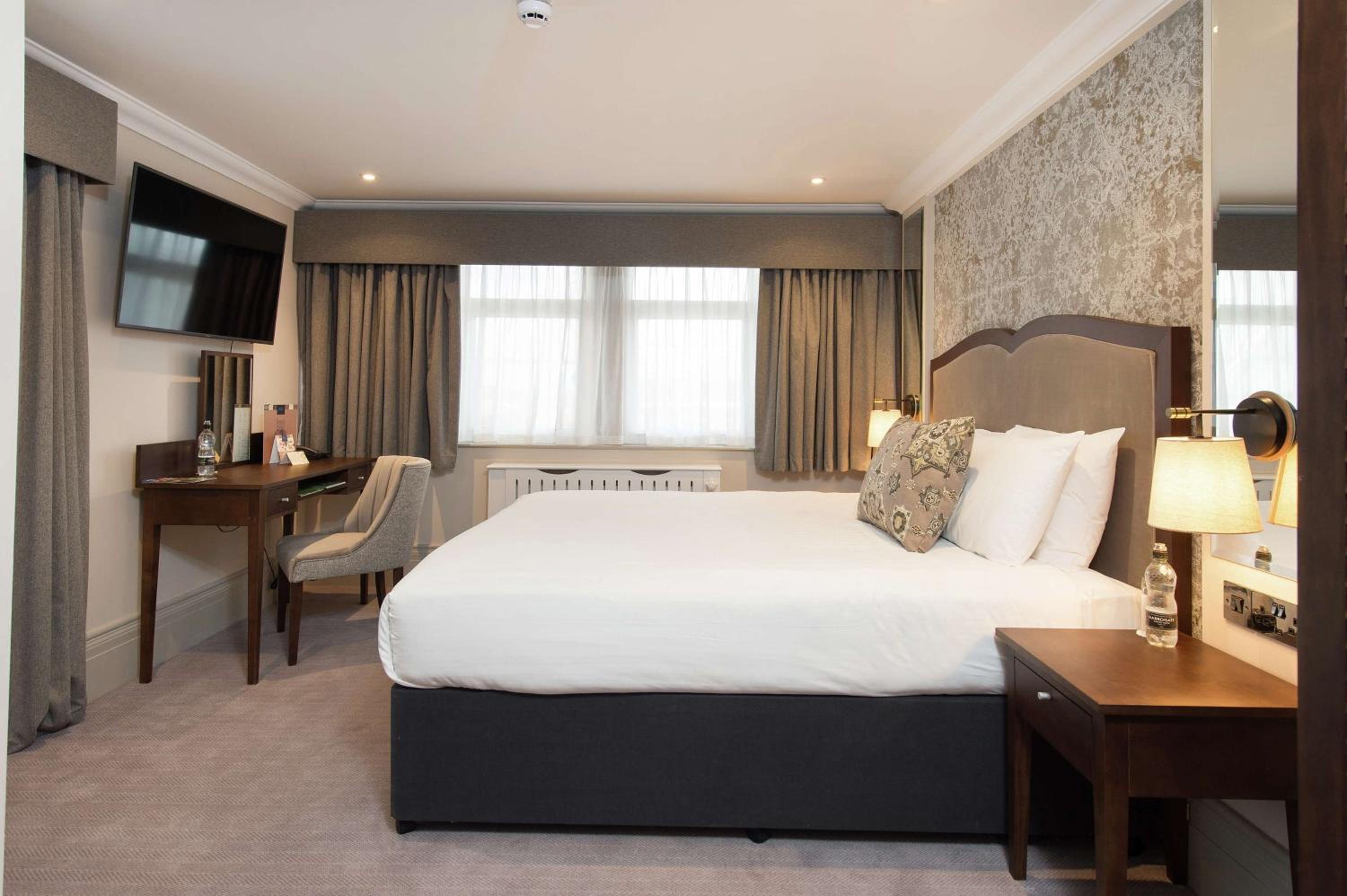 King Guest Room - Photo 6