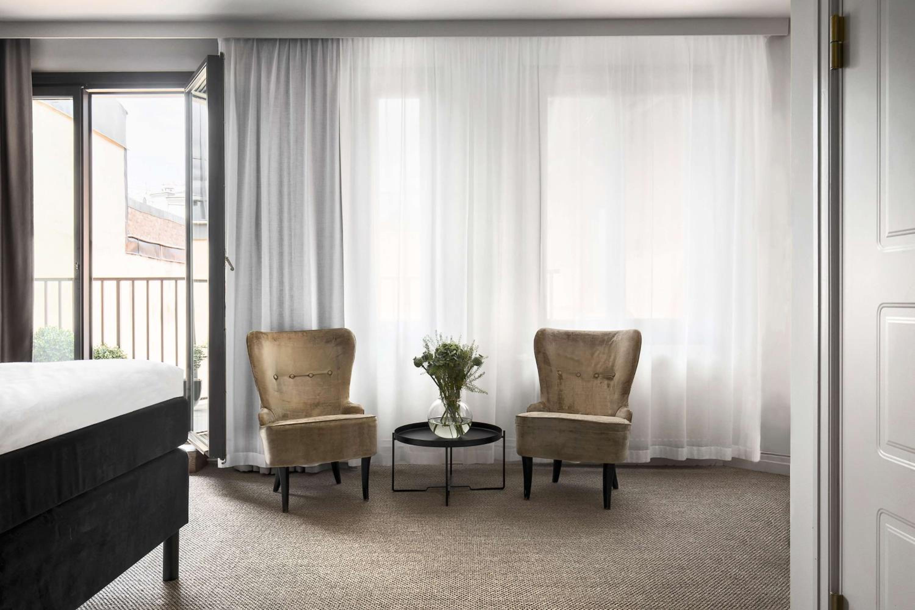 Deluxe King Room With Balcony