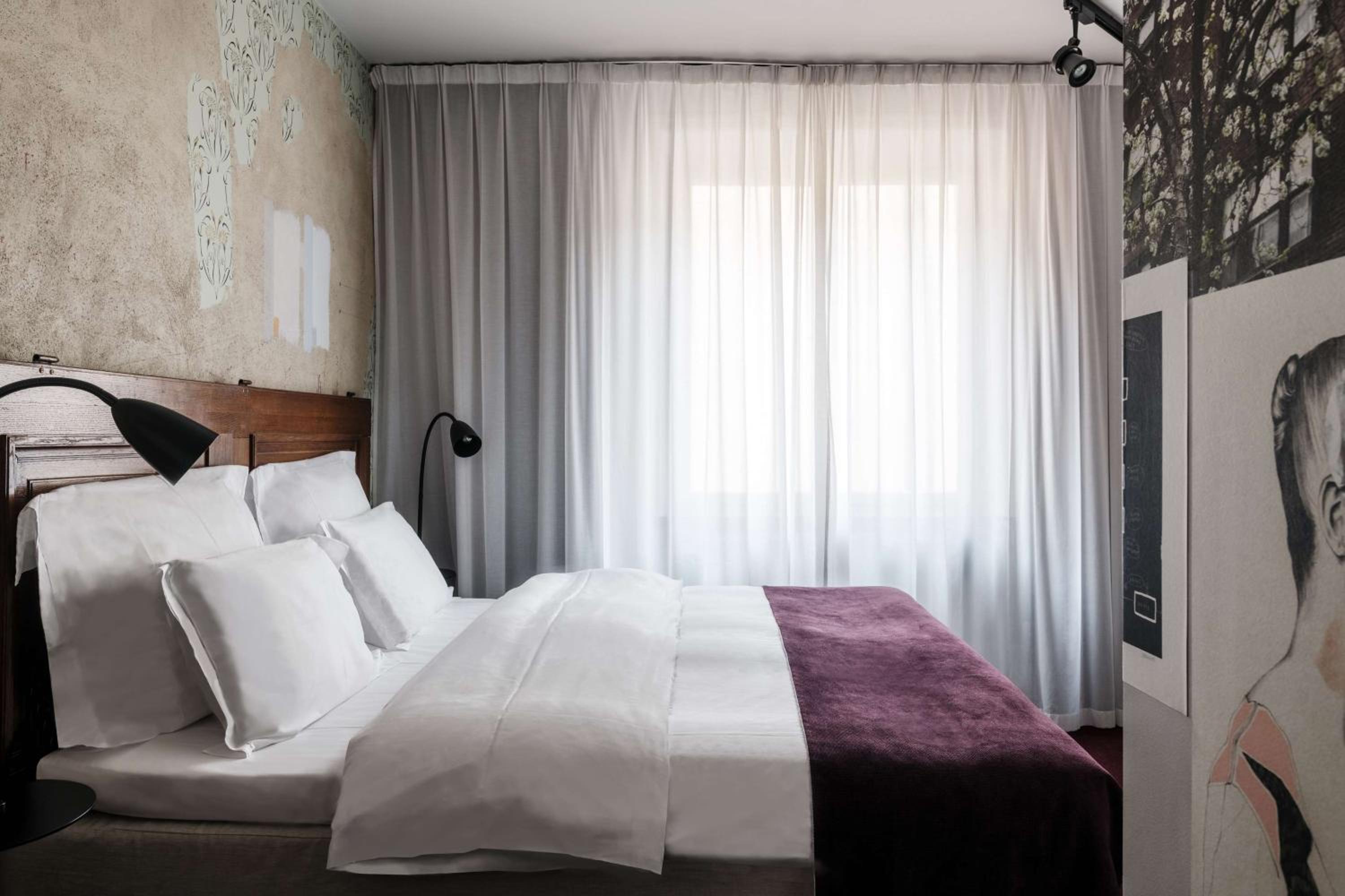 Queen Room