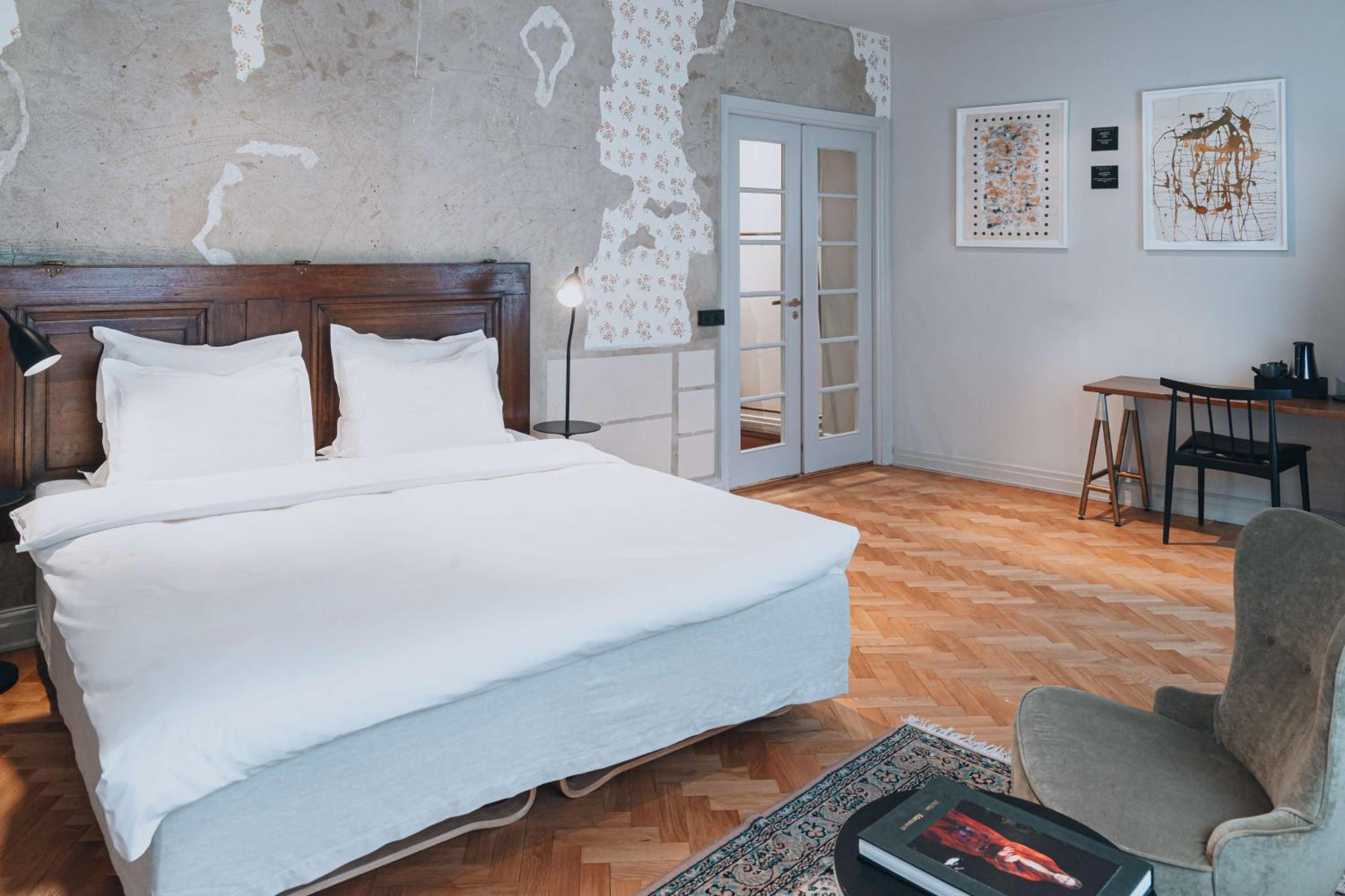 Deluxe King Room