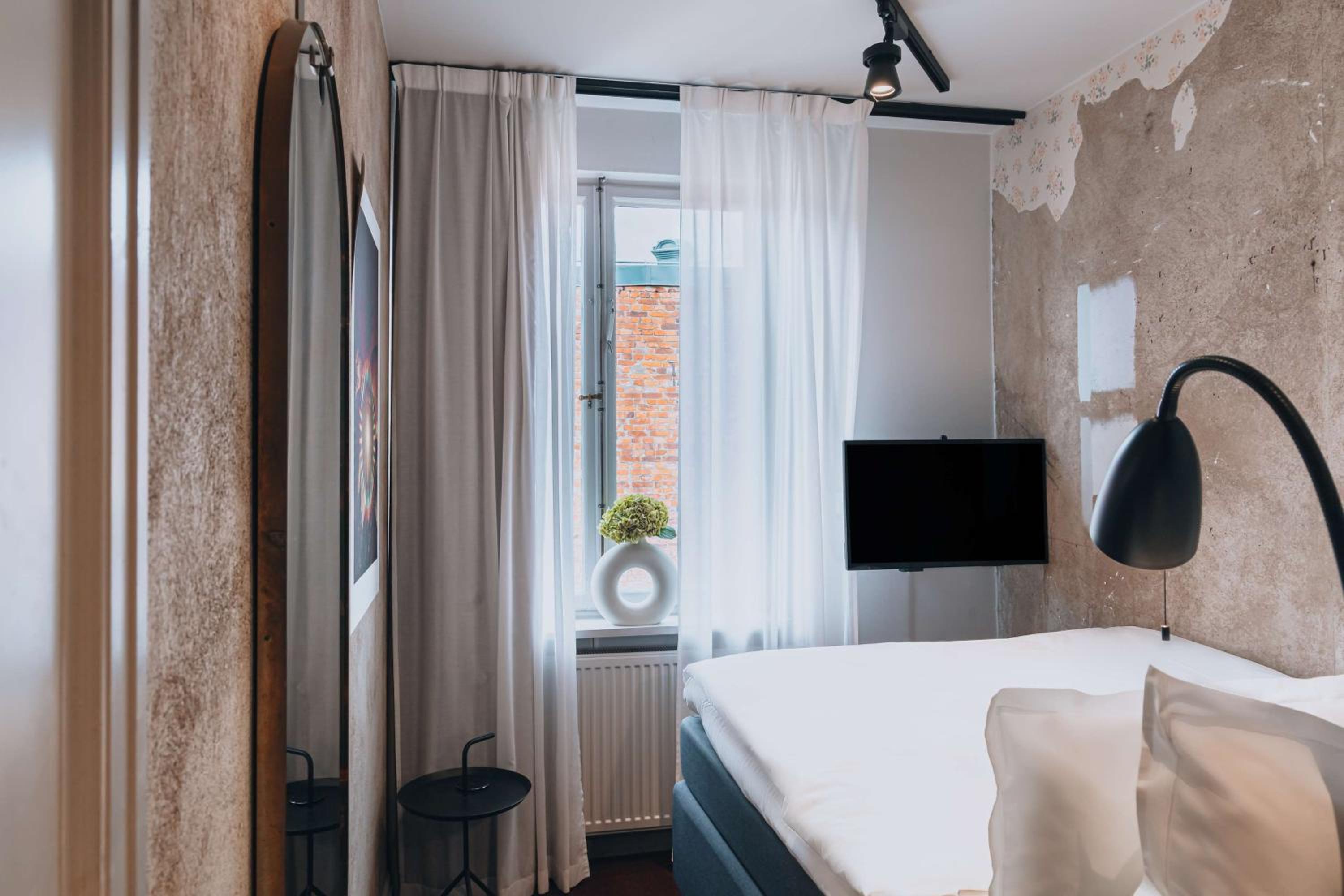 Double Room thumbnail 5